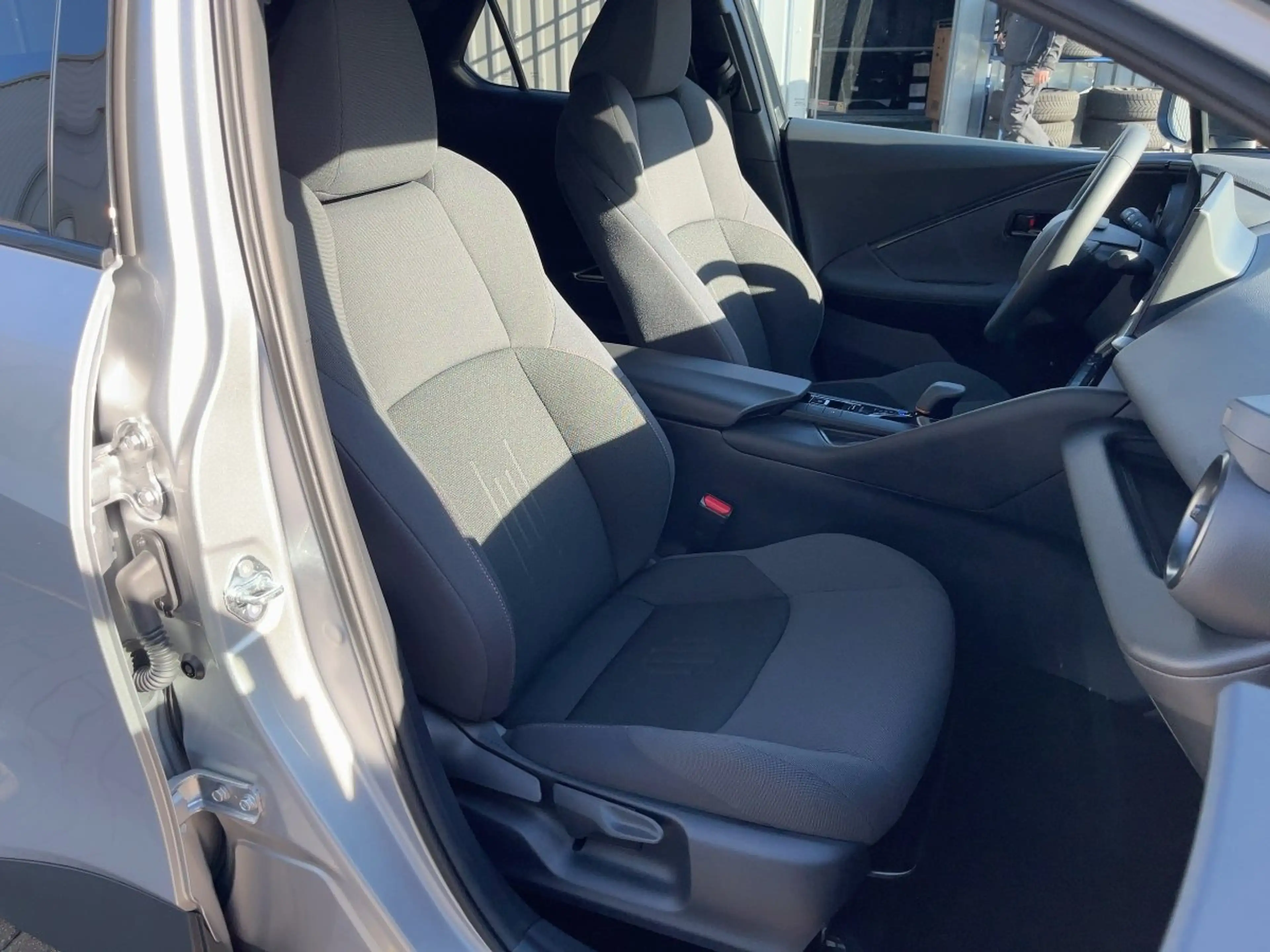 Toyota C-HR 2.0 Hybrid Team Deutschland ACC+LED+Navi+SHZ — photo 12