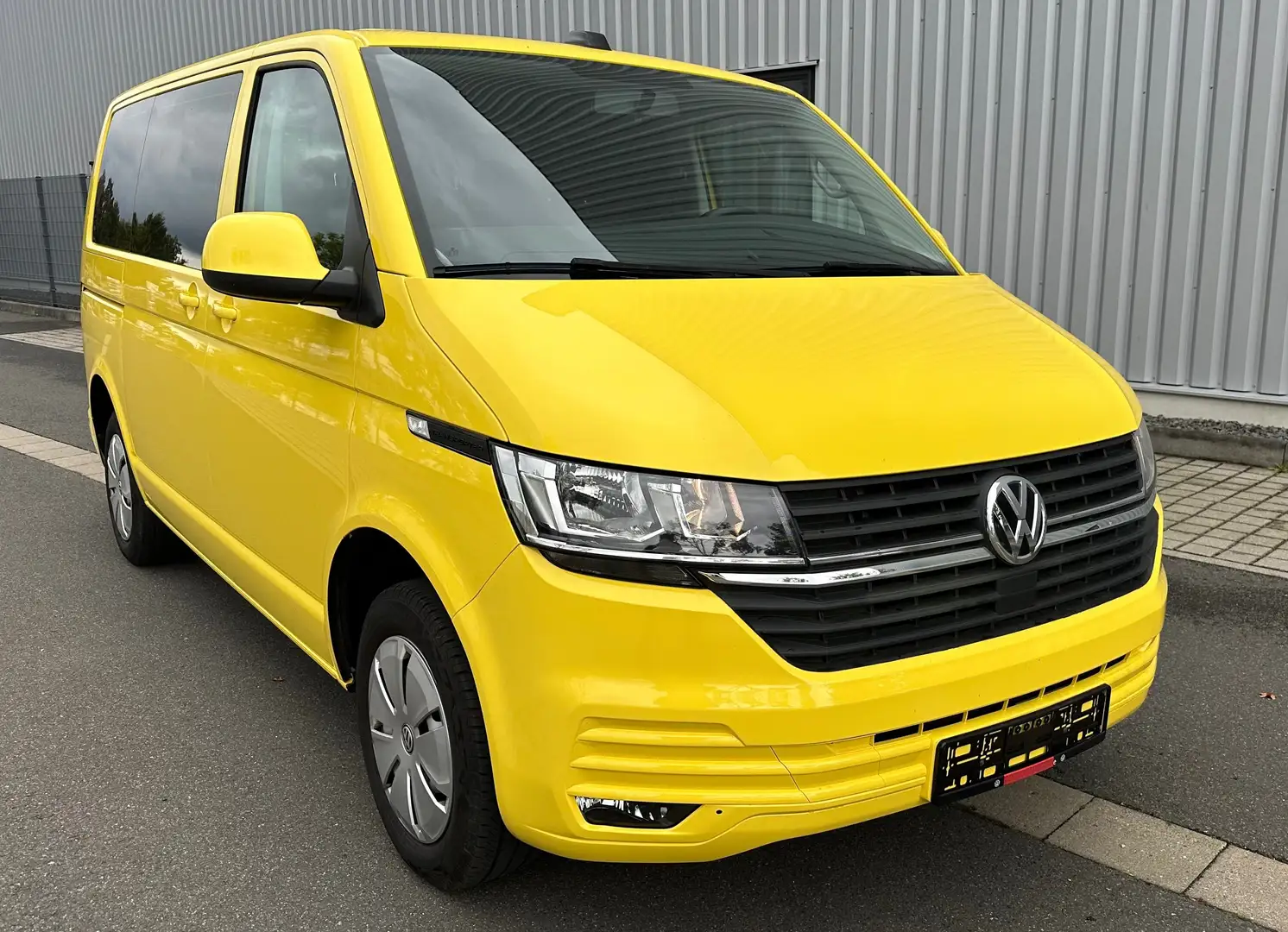 Volkswagen T6.1 Multivan 2,0 *150PS *LANG *INSP.+TÜV NEU *GARANTIE+FIN. Gelb - 2