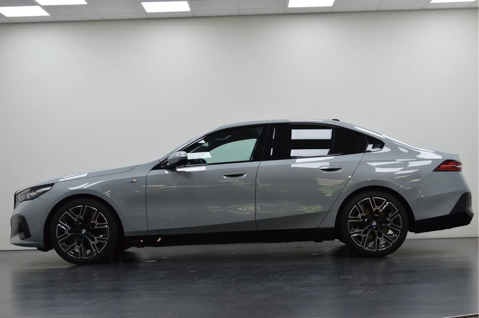 BMW 520 5 Serie 520d M Sport Automaat / Panoramadak / Trek Grijs - 2