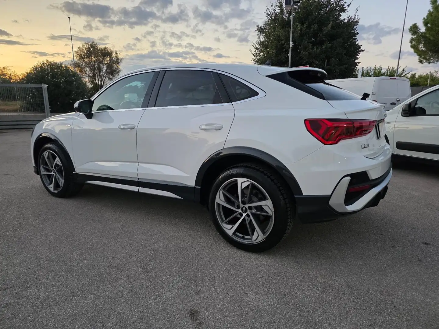 Audi Q3 Q3  Sportback 35 2.0 tdi S line edition quattro Weiß - 1