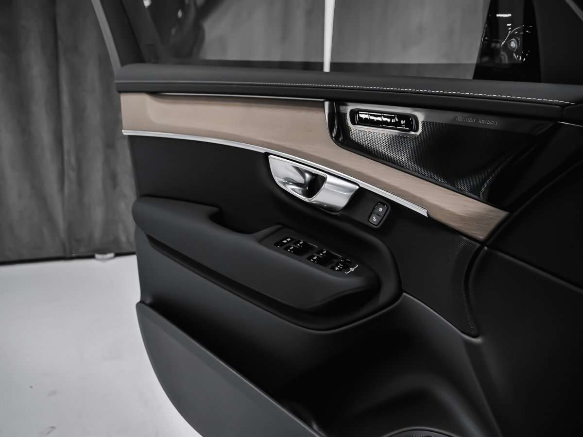 2026 Volvo XC90 Plus 7-Seater (Dark Theme) thumb 9