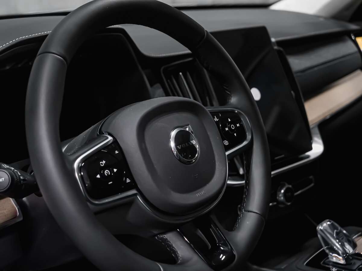 2026 Volvo XC90 Plus 7-Seater (Dark Theme) thumb 8