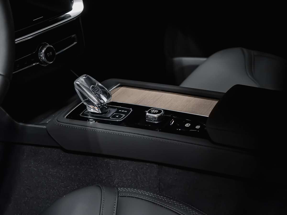 2026 Volvo XC90 Plus 7-Seater (Dark Theme) thumb 7