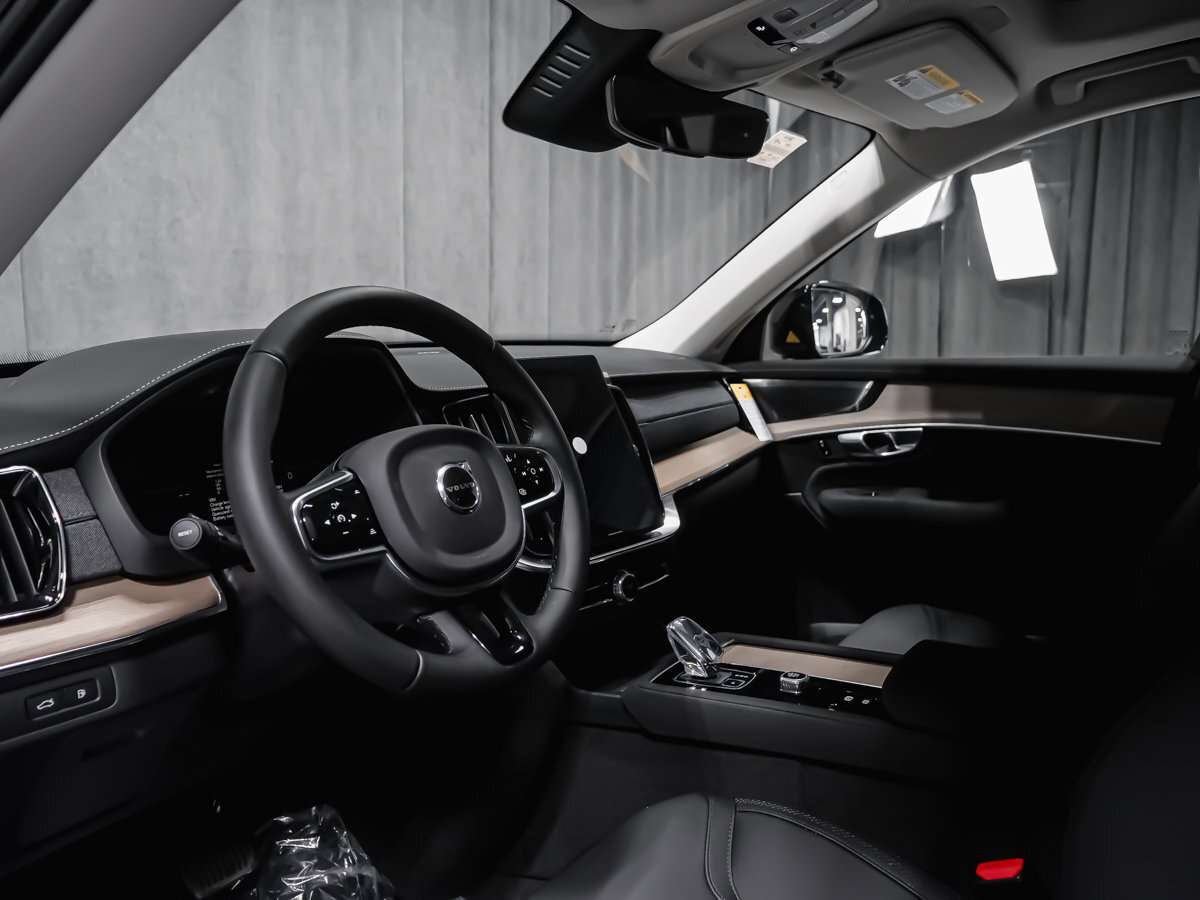2026 Volvo XC90 Plus 7-Seater (Dark Theme) thumb 6