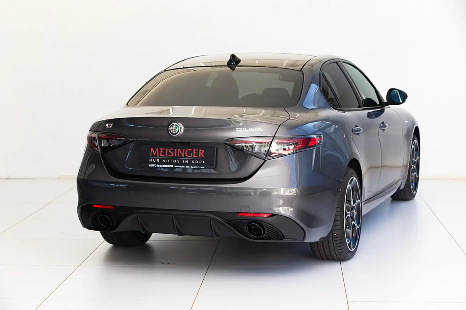 Alfa Romeo Giulia Veloce 2,0 16V 280 AT8 Q4 Silber - 2