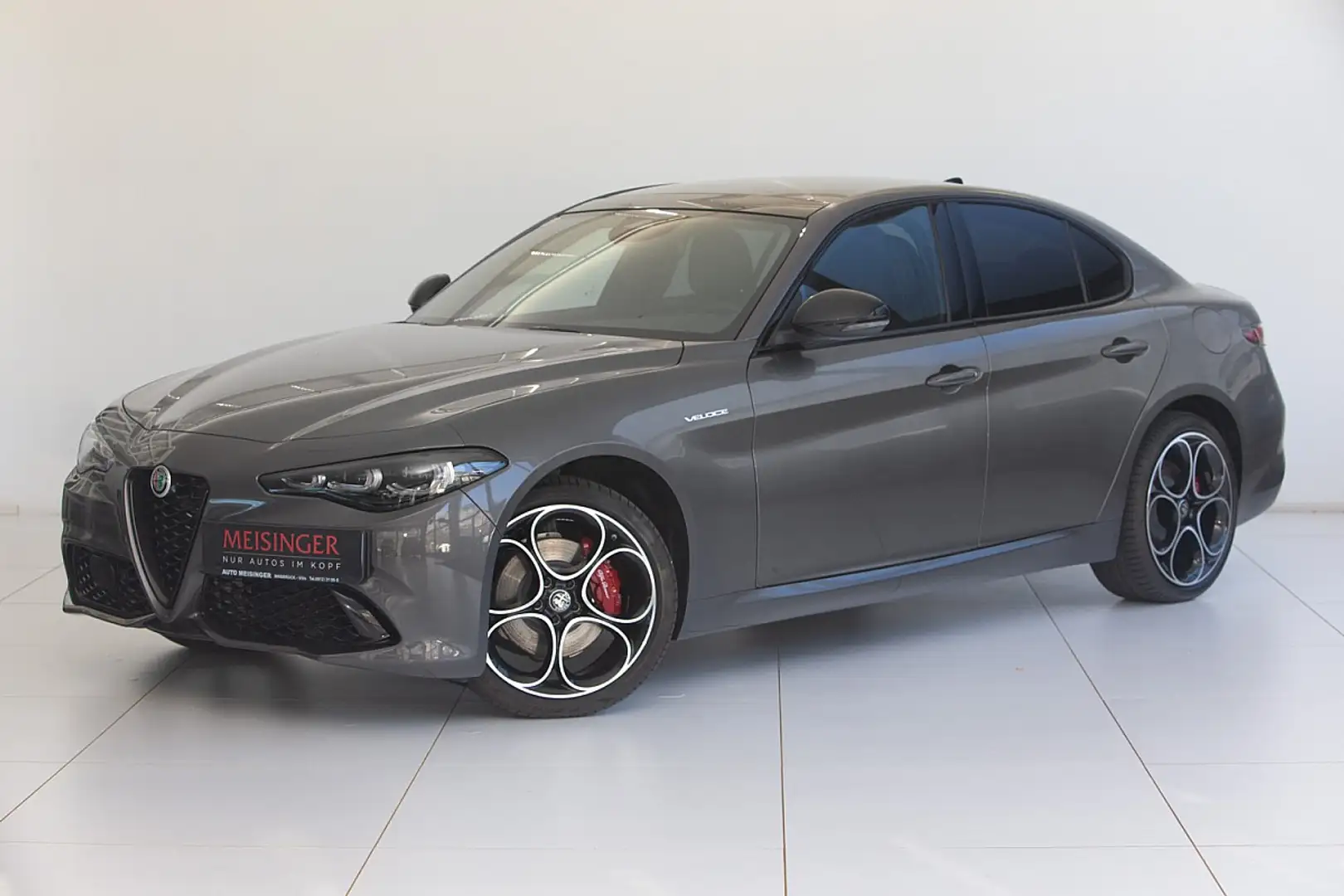 Alfa Romeo Giulia Veloce 2,0 16V 280 AT8 Q4 Silber - 1