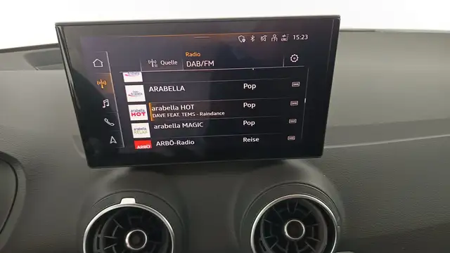Audi Q2 view 8