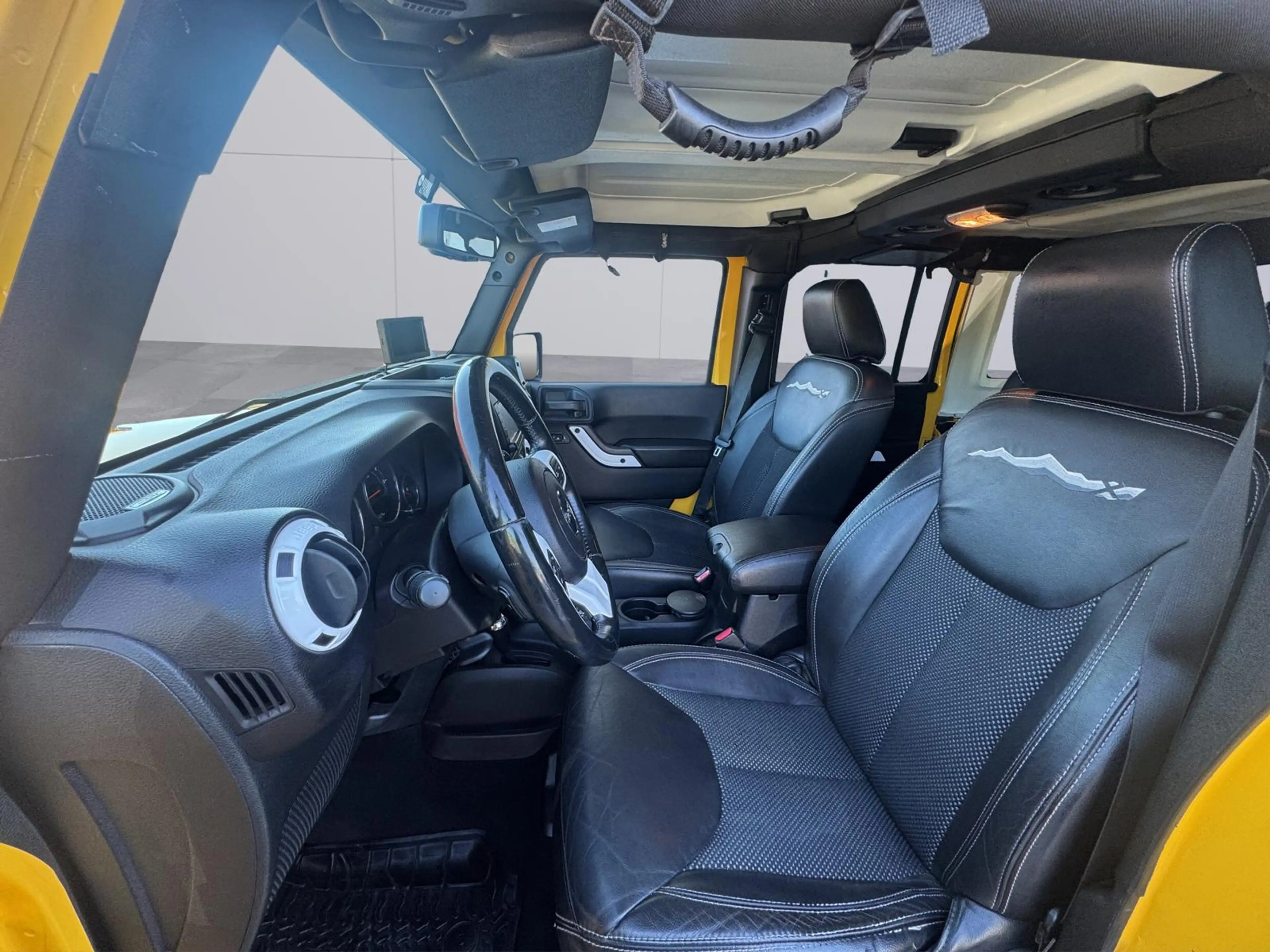 Jeep Wrangler SAHARA/Mountain X AEV WINDE BF GOODRICH LED XENON — photo 17