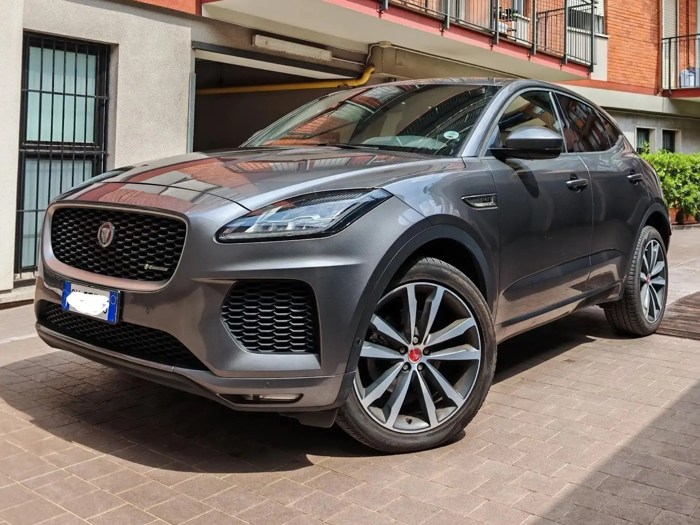 Jaguar E-Pace R Dynamic HSE 2.0 150 cv Grijs - 1