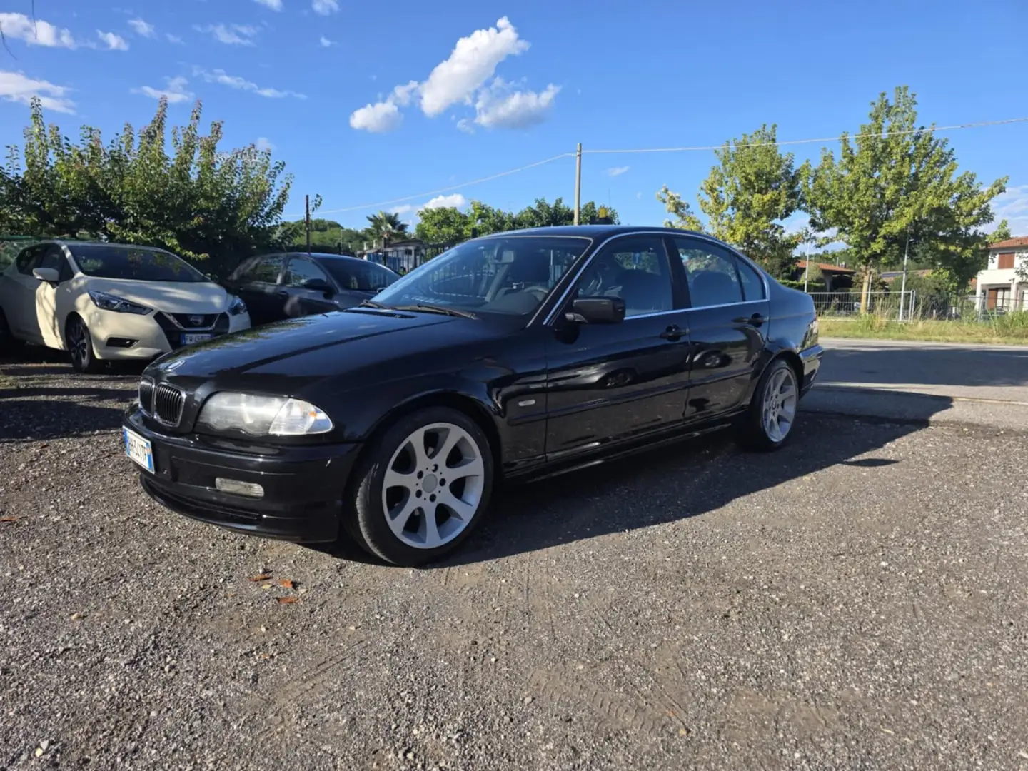 BMW 323 323i - 1