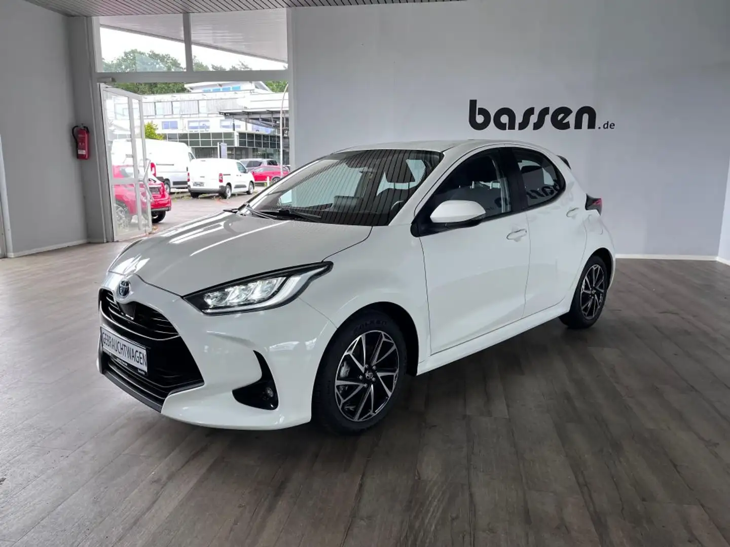 Toyota Yaris Hybrid 1.5 VVT-i Team Deutschland Bianco - 2