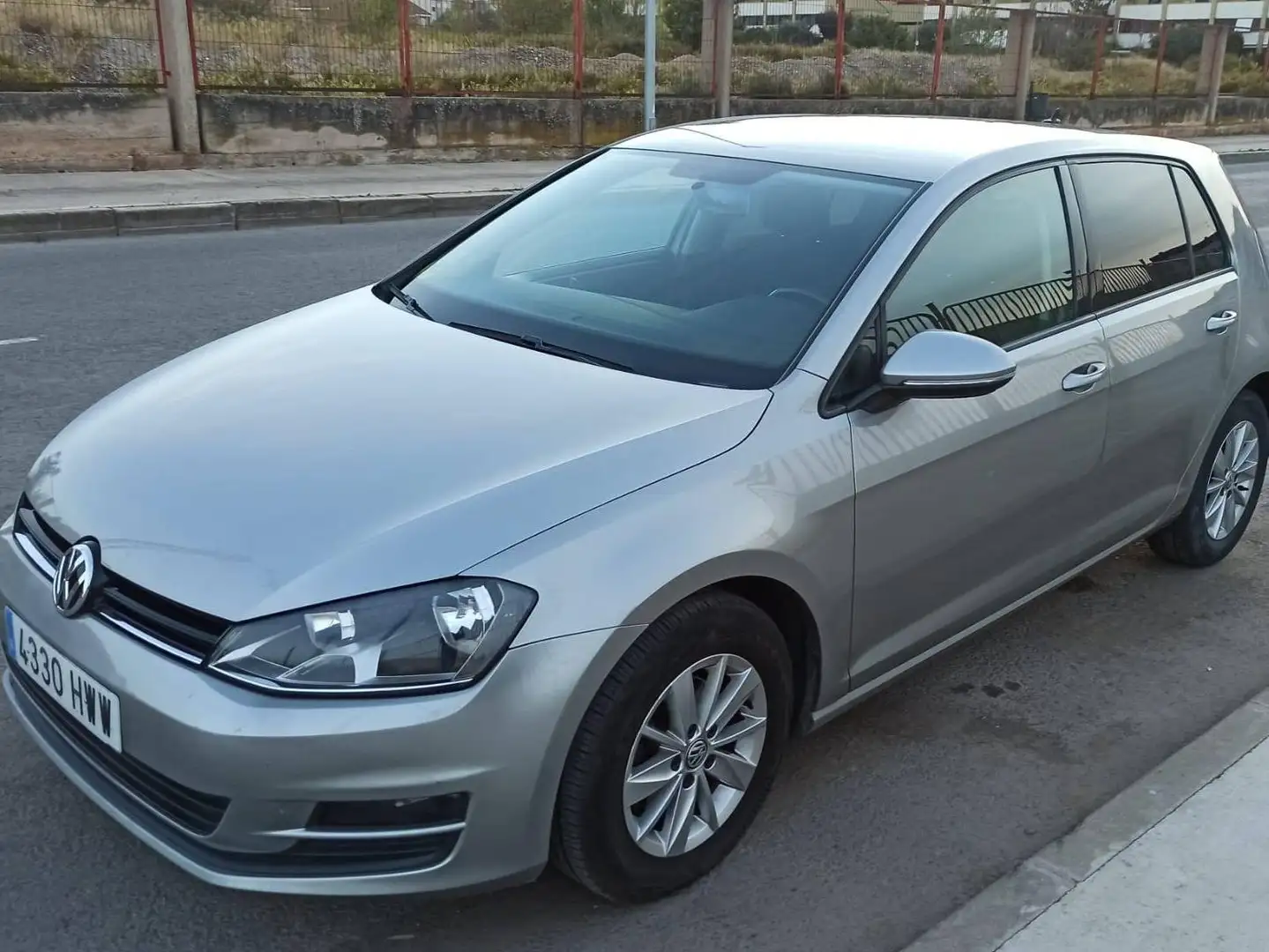 Volkswagen Golf Golf 1.6TDI CR BMT Bluemotion 110 Bluemotion Gris - 2