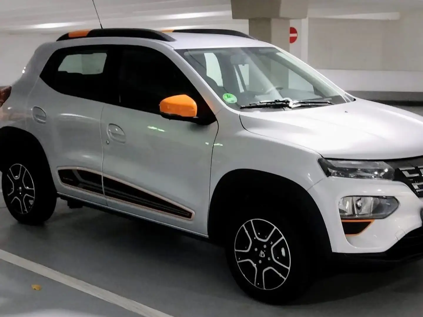 Dacia Spring Spring Comfort Plus Grau - 1