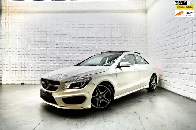 Mercedes-Benz CLA 200 AMG PANO LEER NAVI PDC NAP