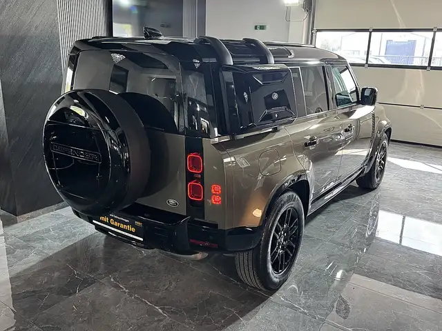 Land Rover Defender view 4