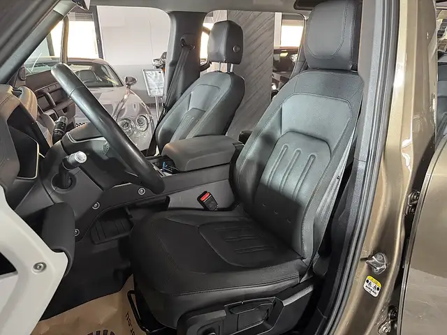 Land Rover Defender view 11