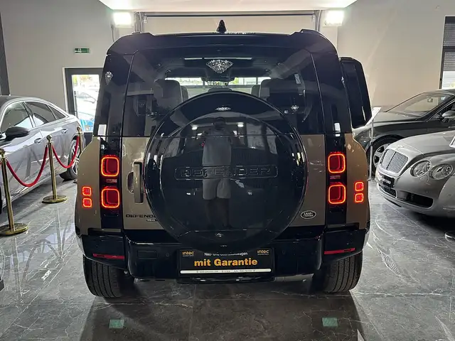 Land Rover Defender view 5