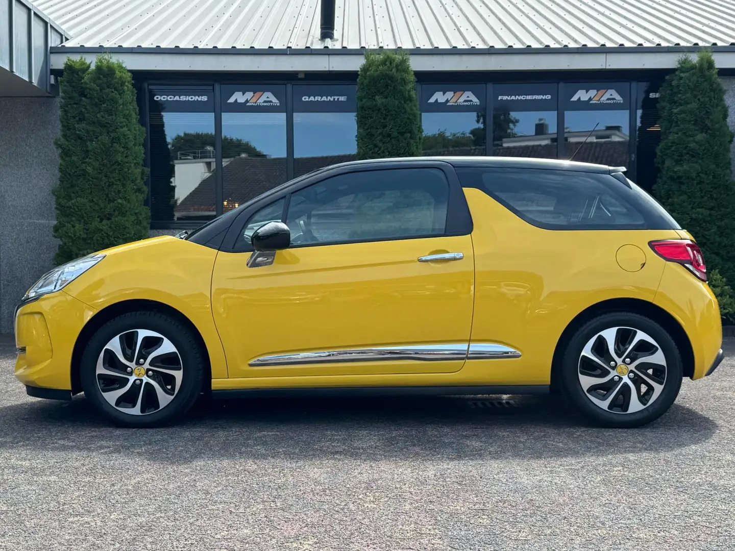 DS Automobiles DS 3 1.2 PureTech Chic | A/C | NAVI | 2e EIG Jaune - 2