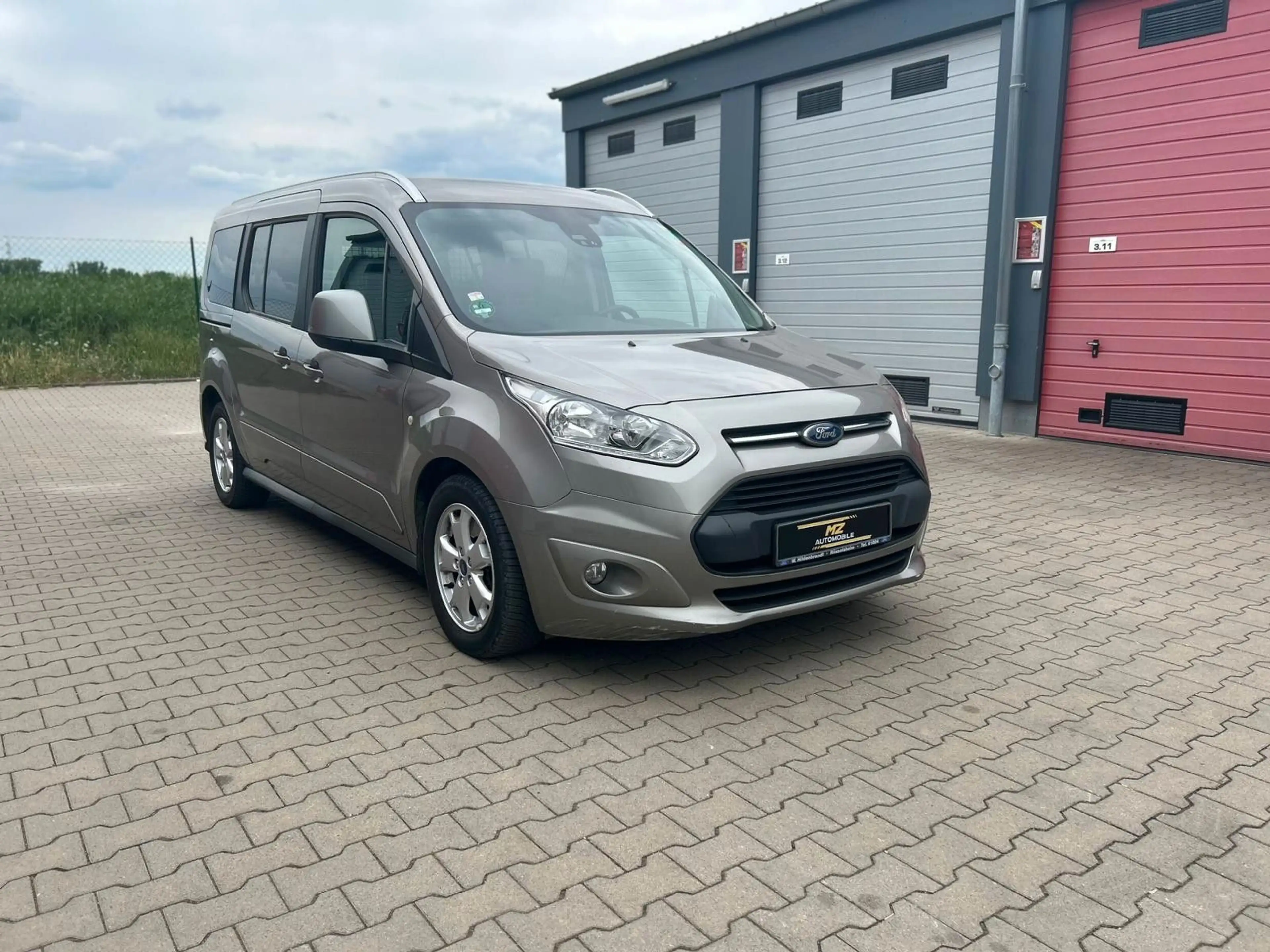 Ford Grand Tourneo Connect Titanium — photo 5