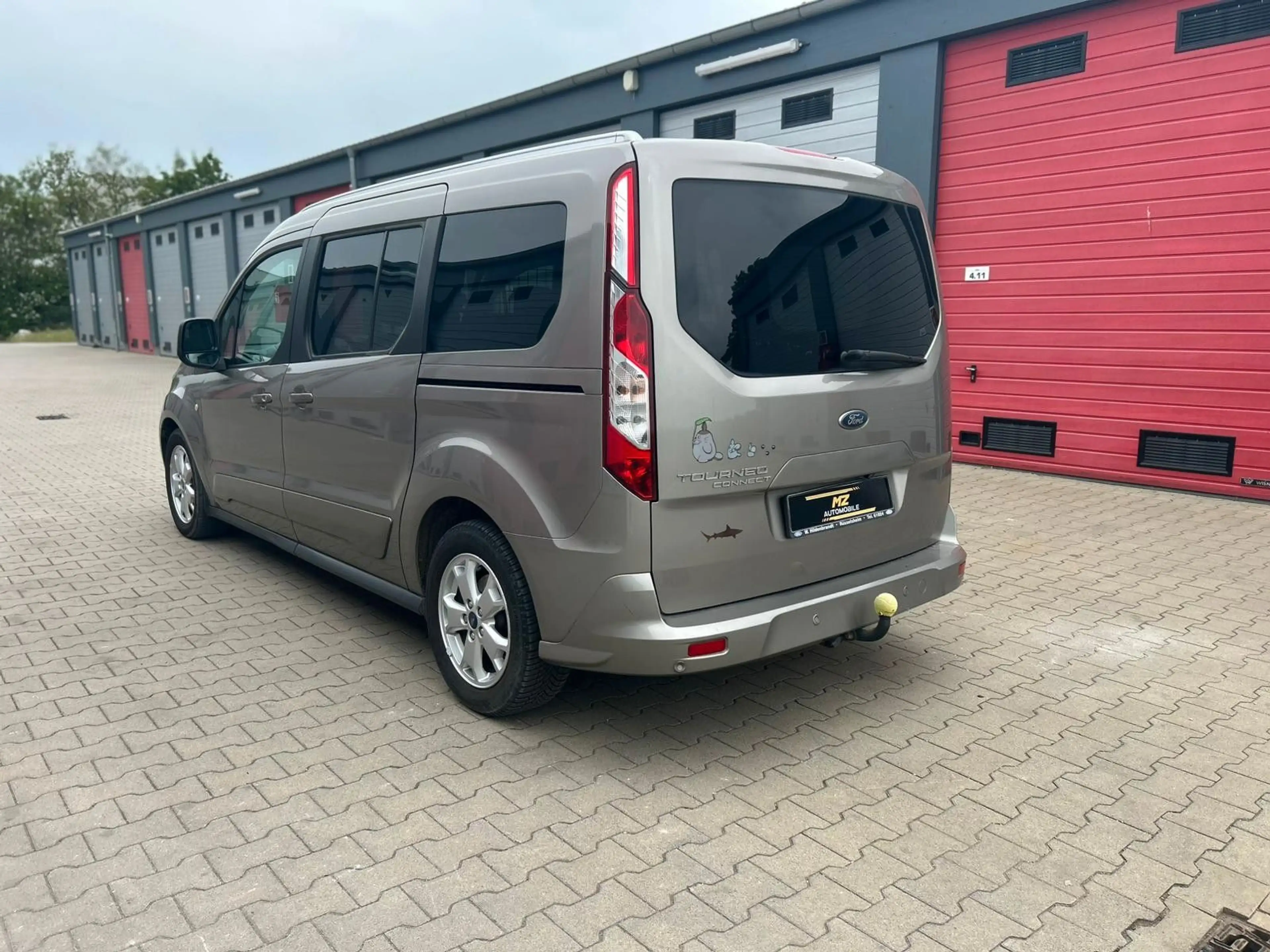 Ford Grand Tourneo Connect Titanium — photo 12