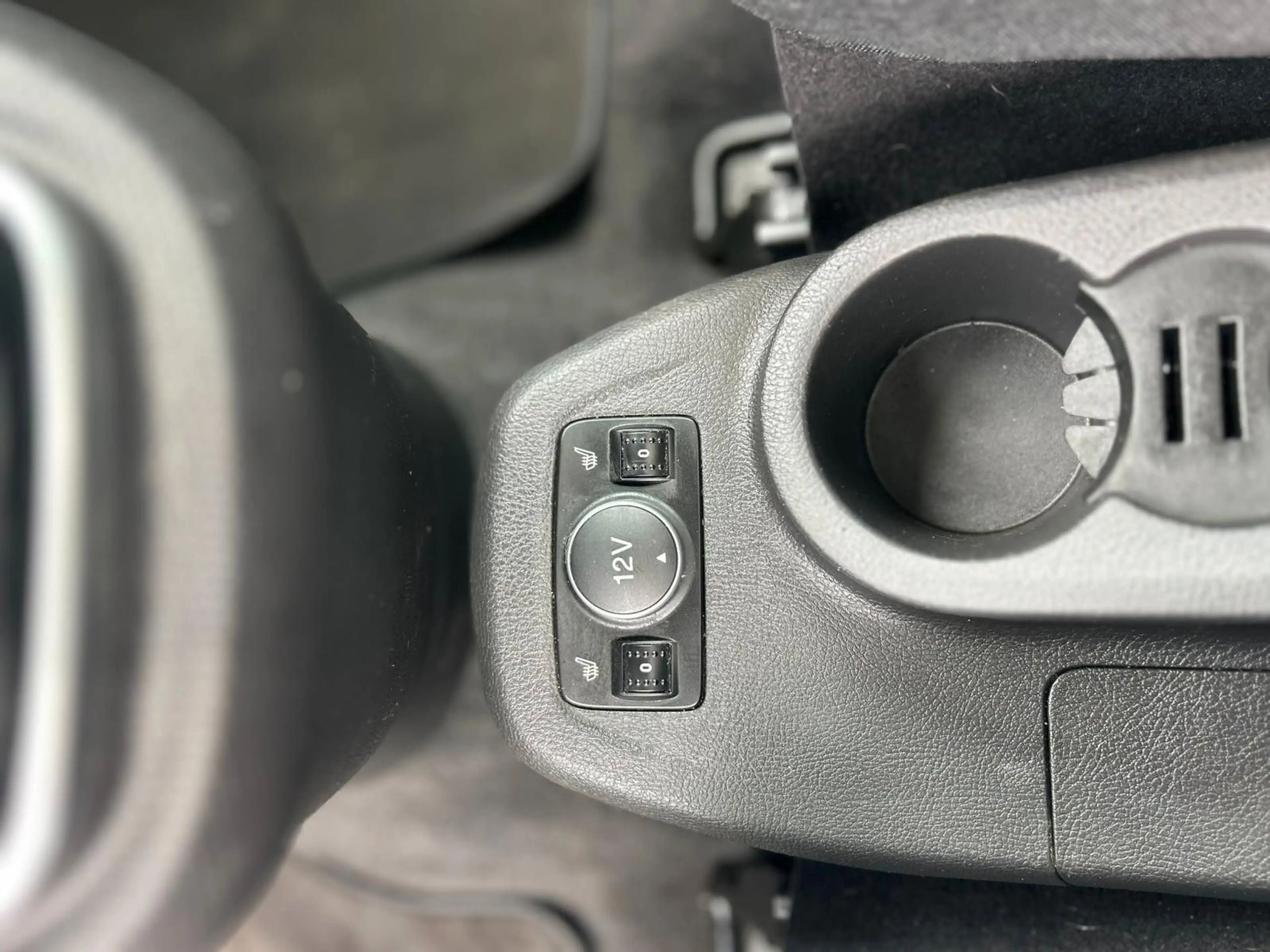 Ford Grand Tourneo Connect Titanium — photo 30