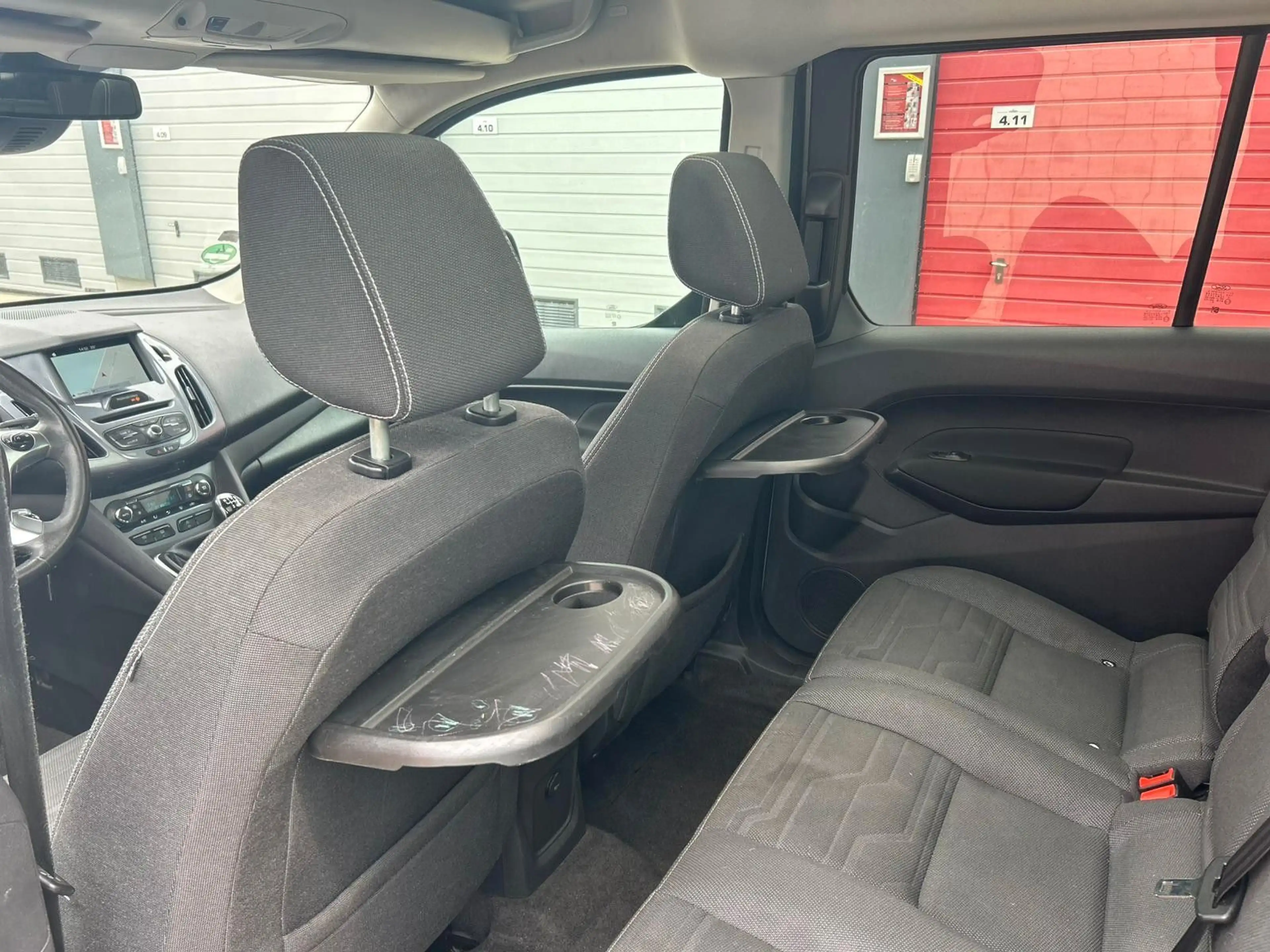 Ford Grand Tourneo Connect Titanium — photo 24