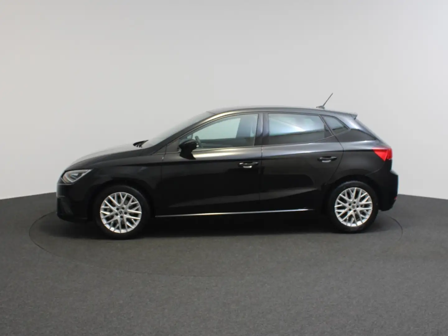 SEAT Ibiza 1.0 TSI FR Navi LED ACC SHZ Klima RFK PDC DAB+ Schwarz - 2