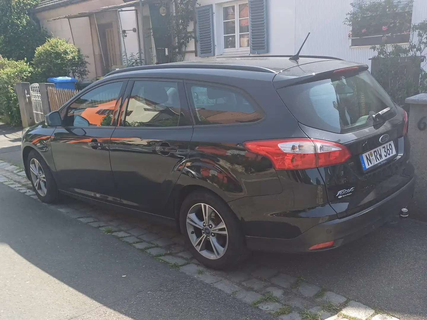 Ford Focus Focus Turnier 1.6 EcoBoost Start-Stopp-SystemSYNC Schwarz - 2