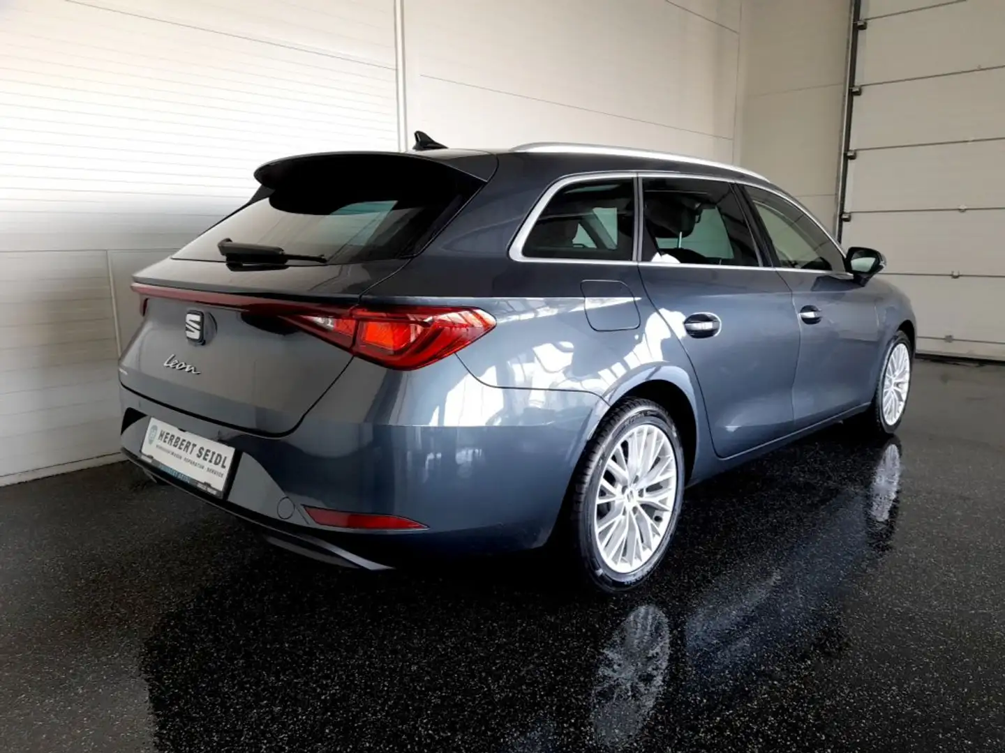 SEAT Leon ST XCELLENCE 2,0 TDI DSG *STANDHZG / LED / NAVI / VIRTUELL / AHV & KAMERA / ACC / KEYLESS* Grau - 2