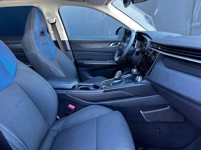 Lynk & Co 01 view 10
