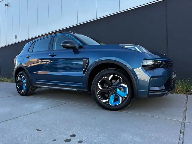 Lynk & Co 01 main image