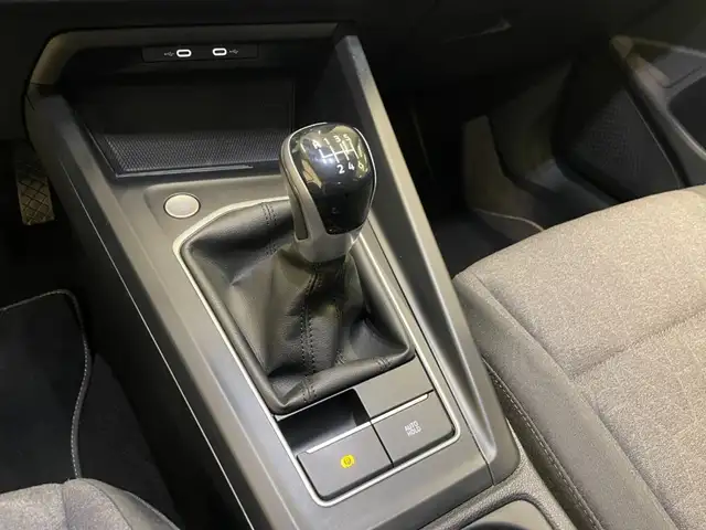 Volkswagen Golf view 8