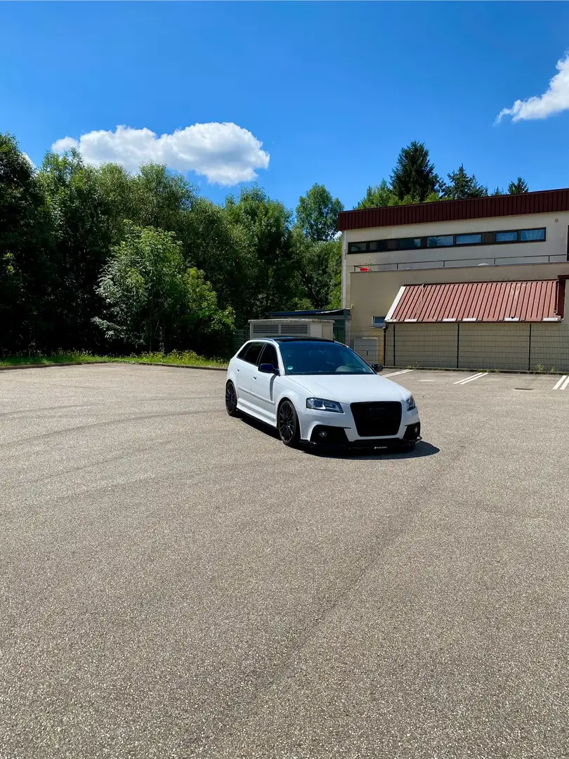 Audi S3 Sportback S tronic - LED Alcantara-Carbon Lenkrad - 1