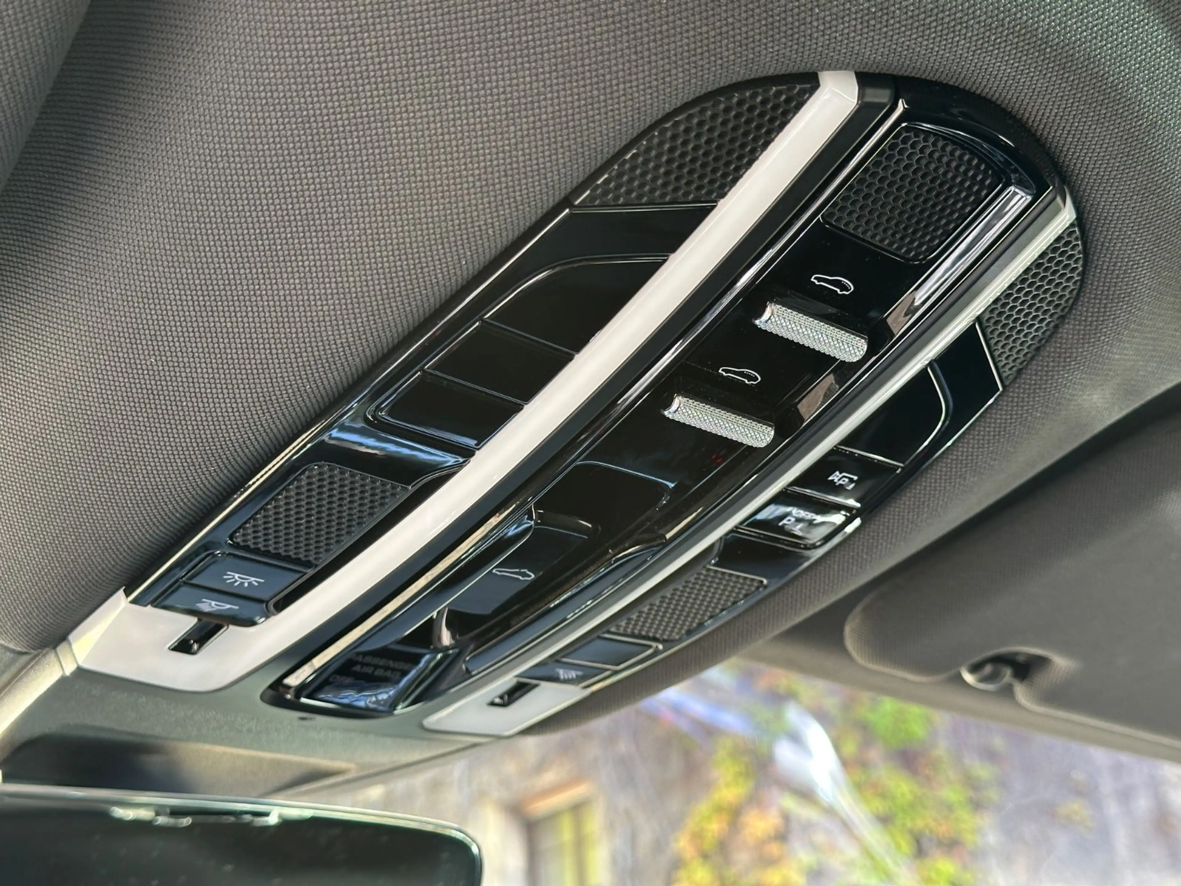 Porsche Panamera 4 E-Hybrid — photo 8