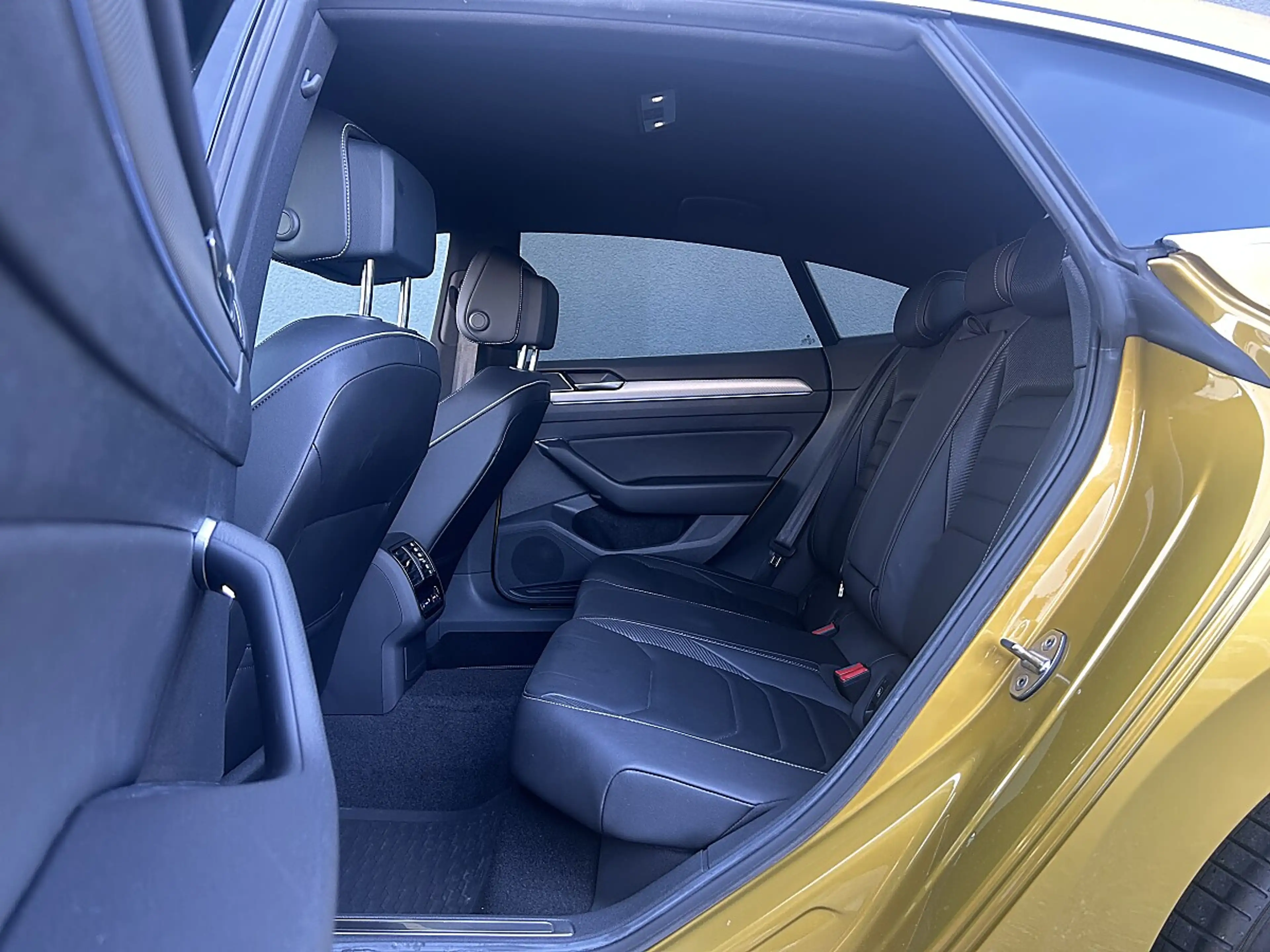 Volkswagen Arteon 2,0 TSI 4Motion R-Line DSG / R-LINE / ACC / NAVI — photo 7