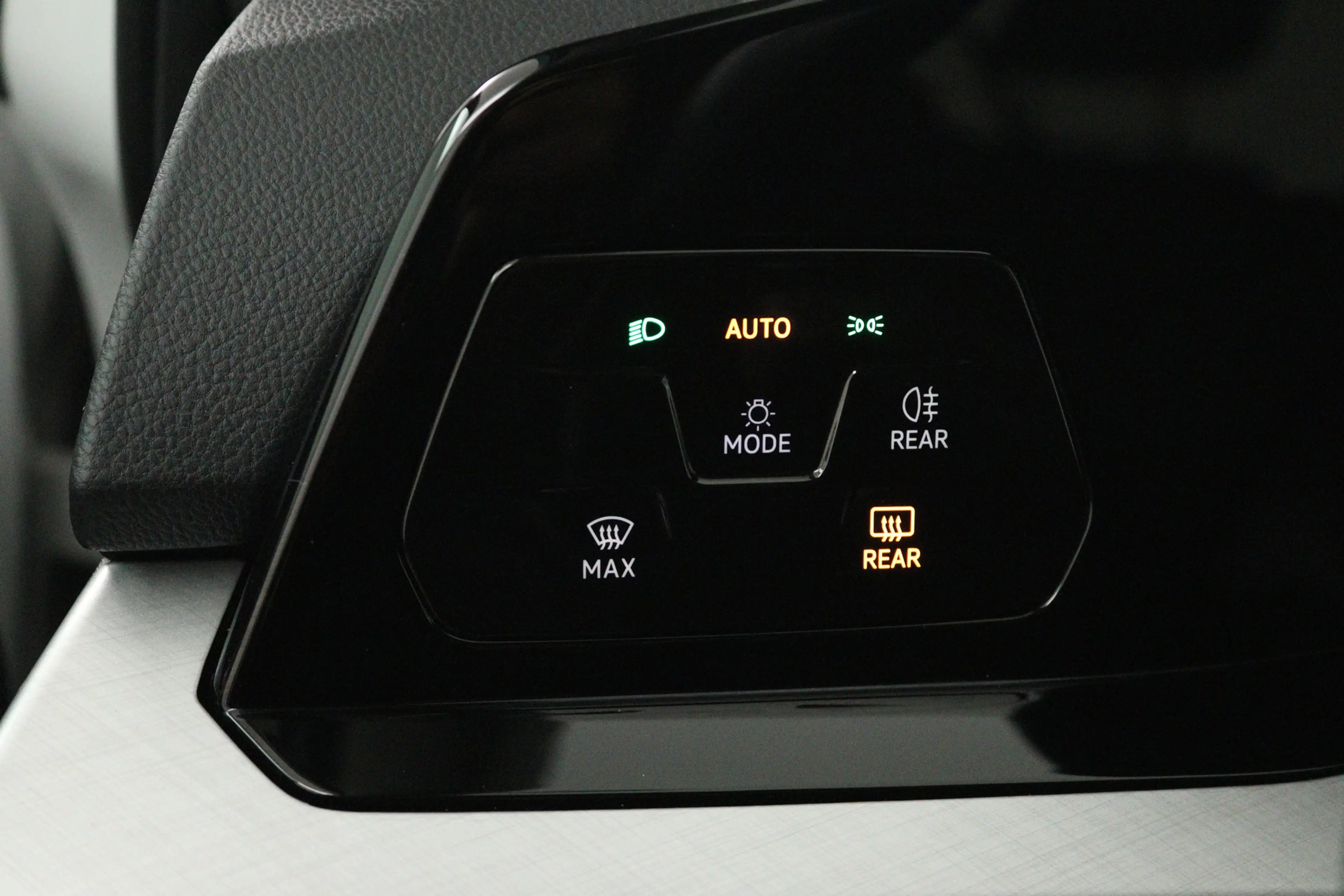 Volkswagen Golf 1.0 TSI Life (CRUISE CONTROL ADAPTIEF, NAVIGATIE, — photo 6