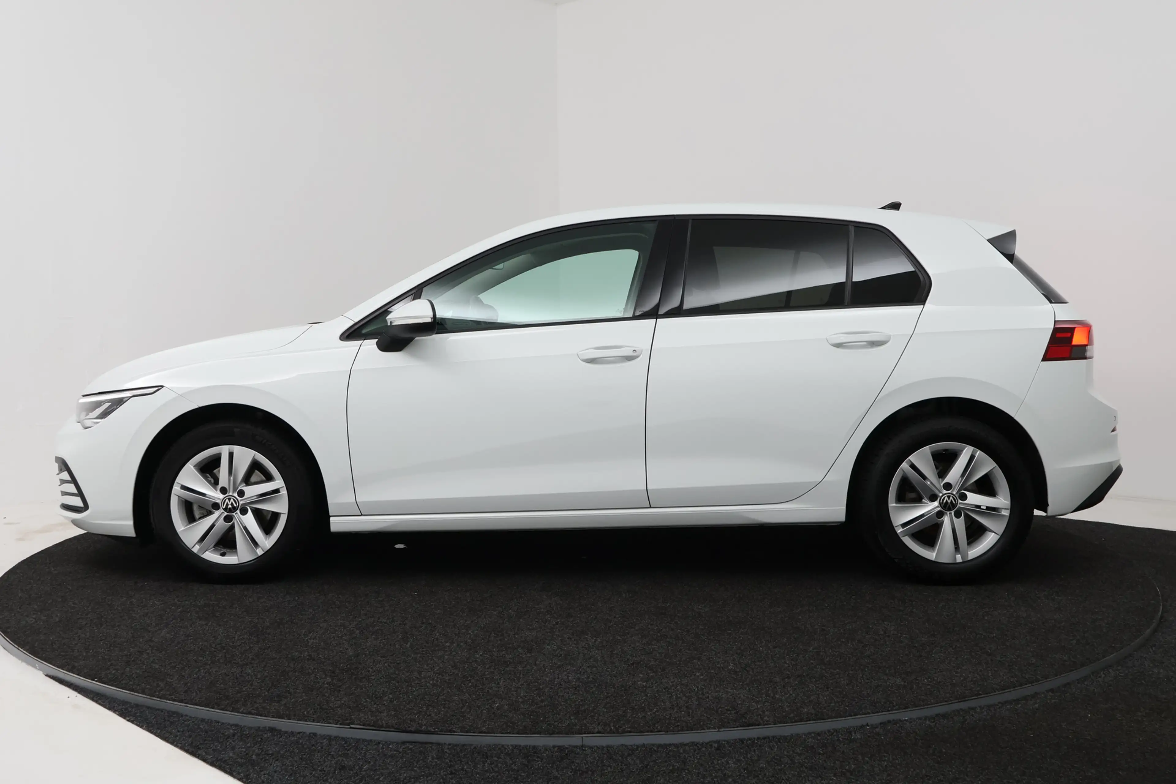 Volkswagen Golf 1.0 TSI Life (CRUISE CONTROL ADAPTIEF, NAVIGATIE, — photo 2