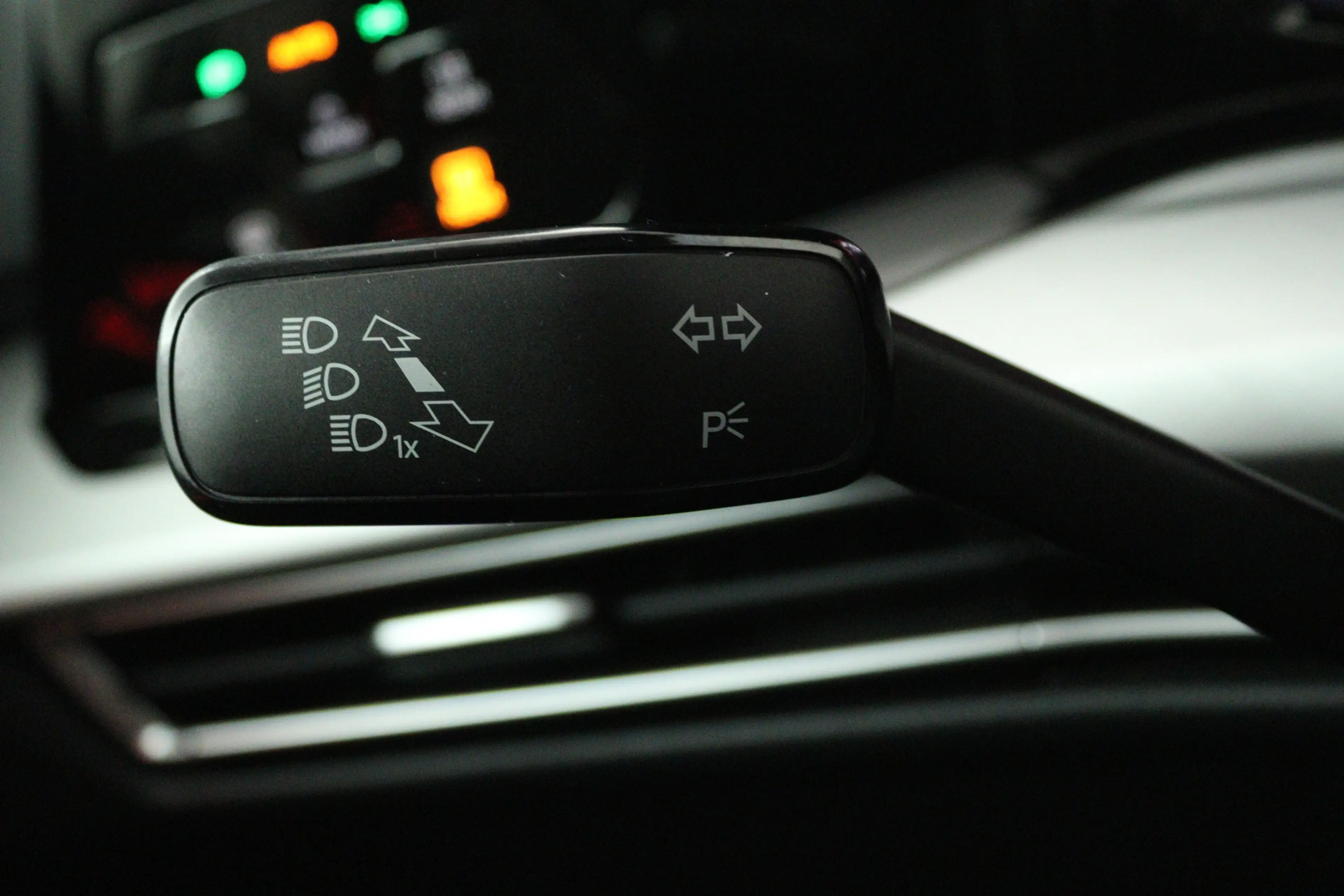 Volkswagen Golf 1.0 TSI Life (CRUISE CONTROL ADAPTIEF, NAVIGATIE, — photo 11