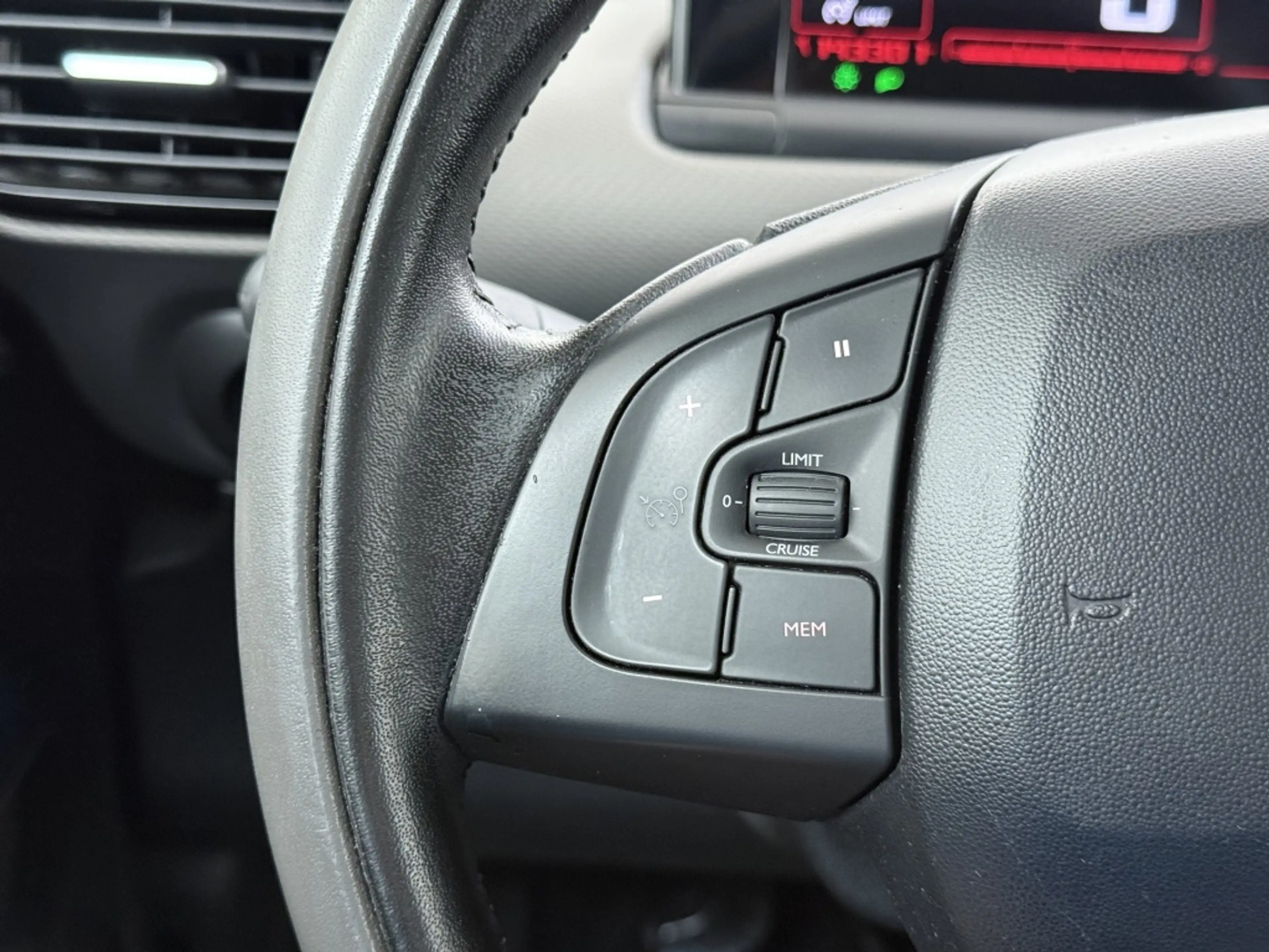 Citroen C4 Cactus 1.2 PureTech Feel — photo 21
