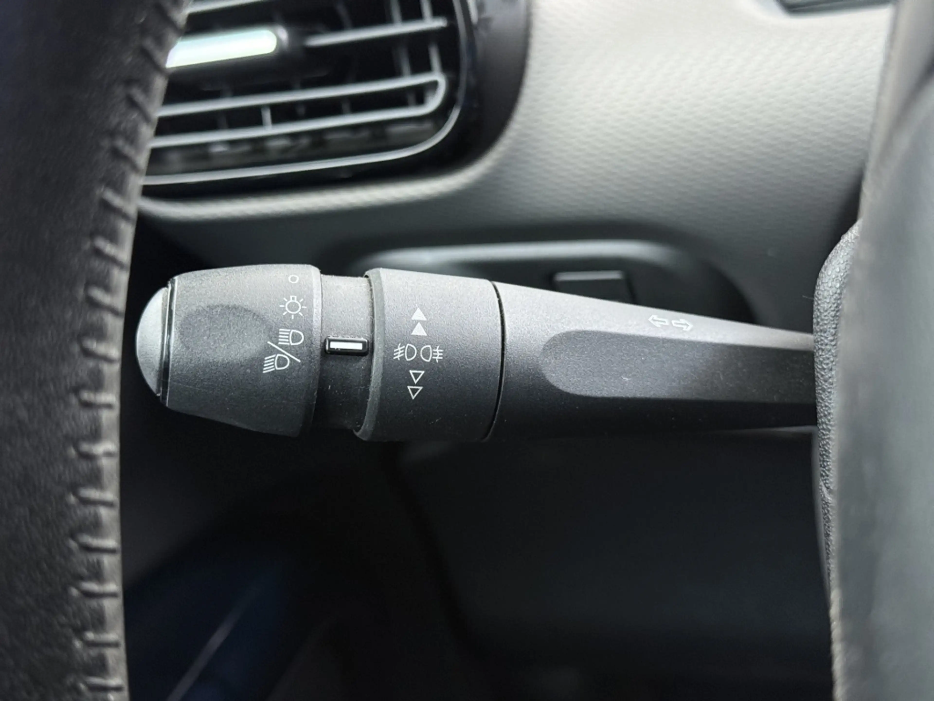 Citroen C4 Cactus 1.2 PureTech Feel — photo 19