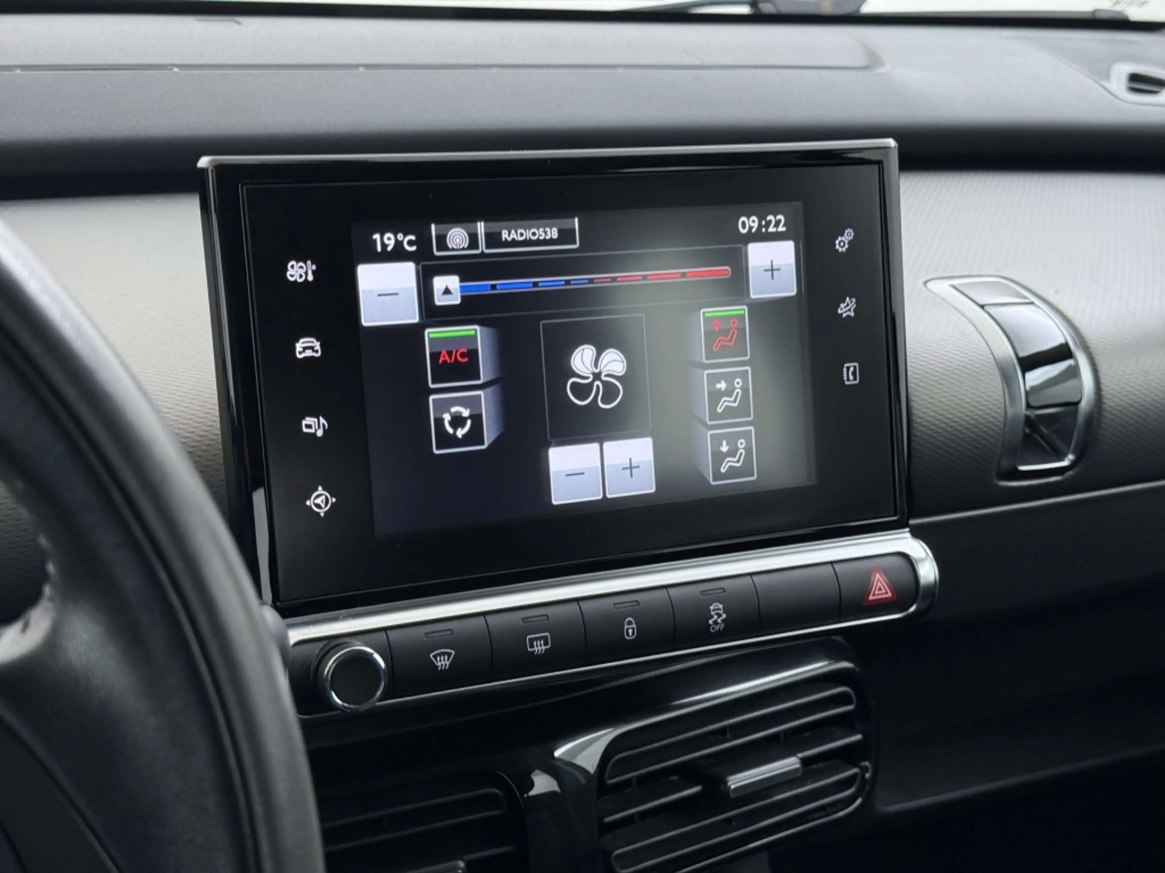 Citroen C4 Cactus 1.2 PureTech Feel — photo 24