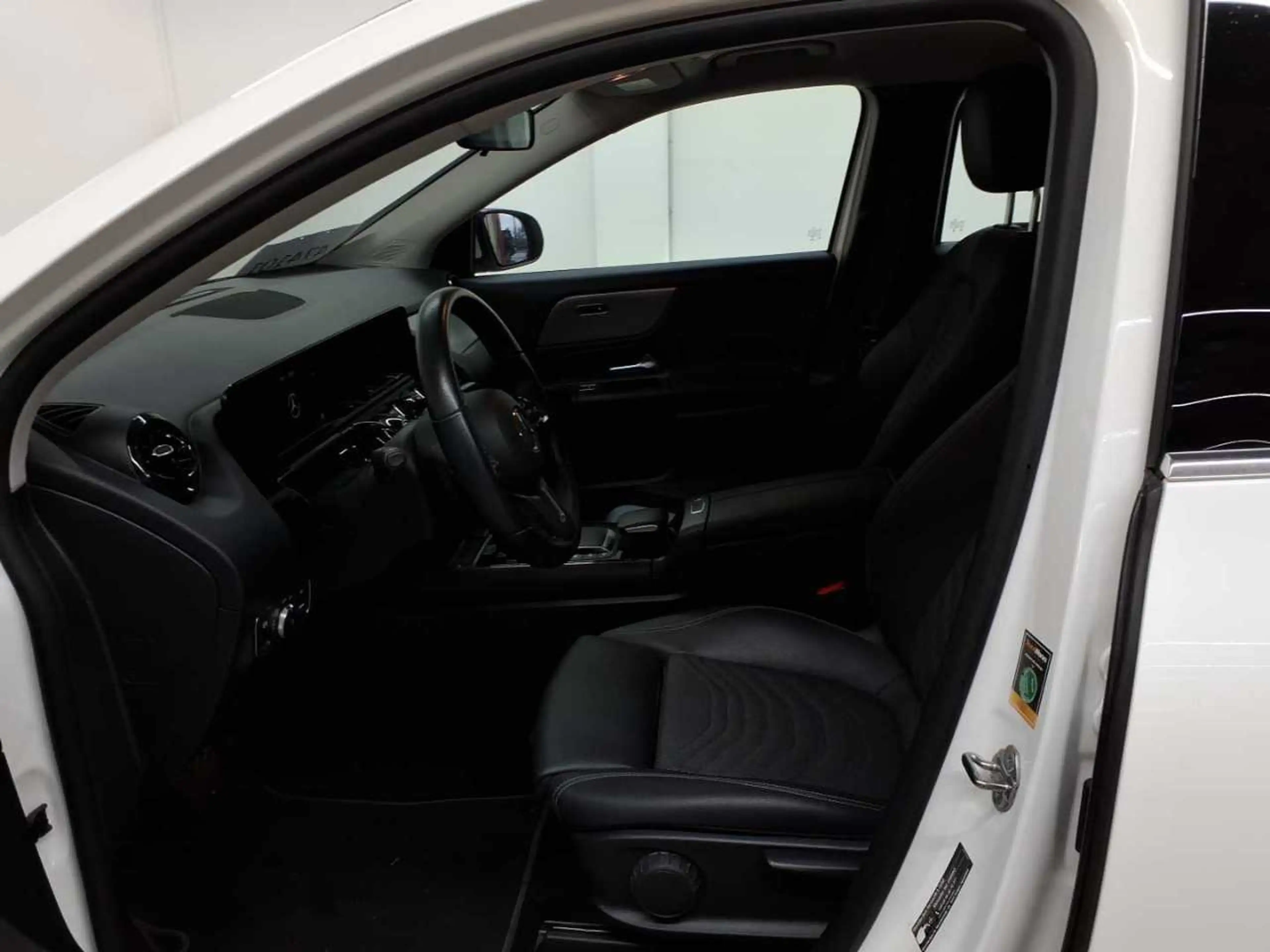 Mercedes-Benz GLA 200 GLA 200 d 8G-BusiP LED MBUXP KAM SHZ — photo 7