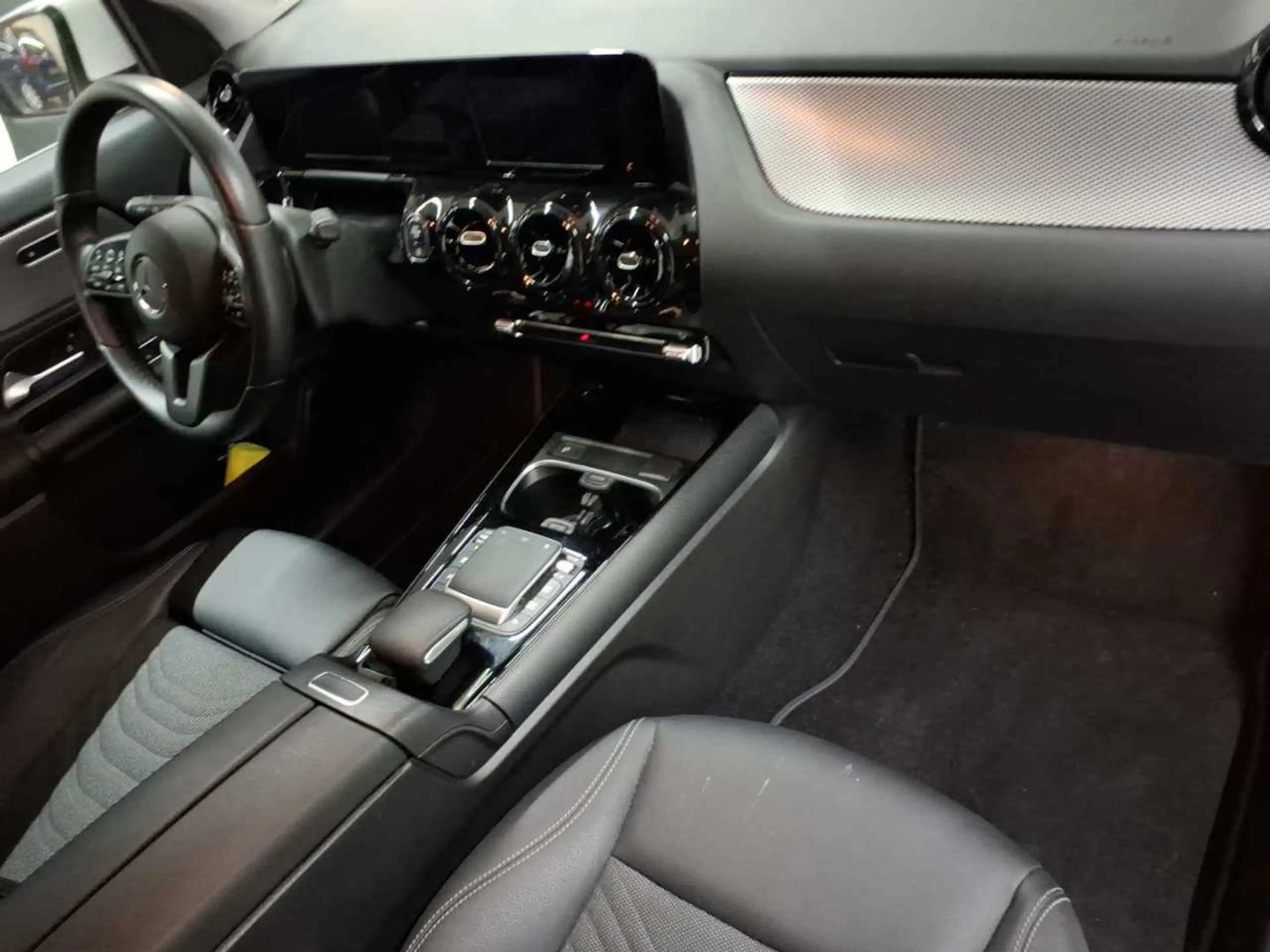 Mercedes-Benz GLA 200 GLA 200 d 8G-BusiP LED MBUXP KAM SHZ — photo 9