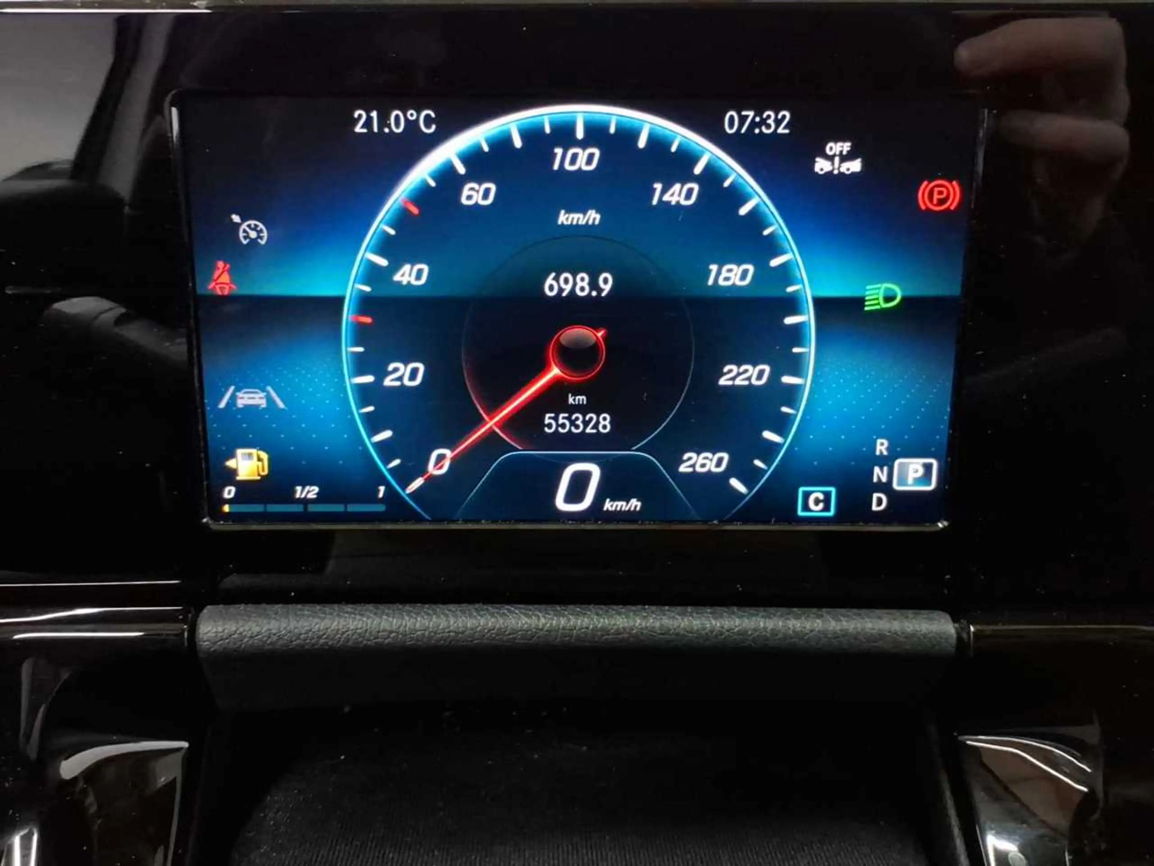 Mercedes-Benz GLA 200 GLA 200 d 8G-BusiP LED MBUXP KAM SHZ — photo 11