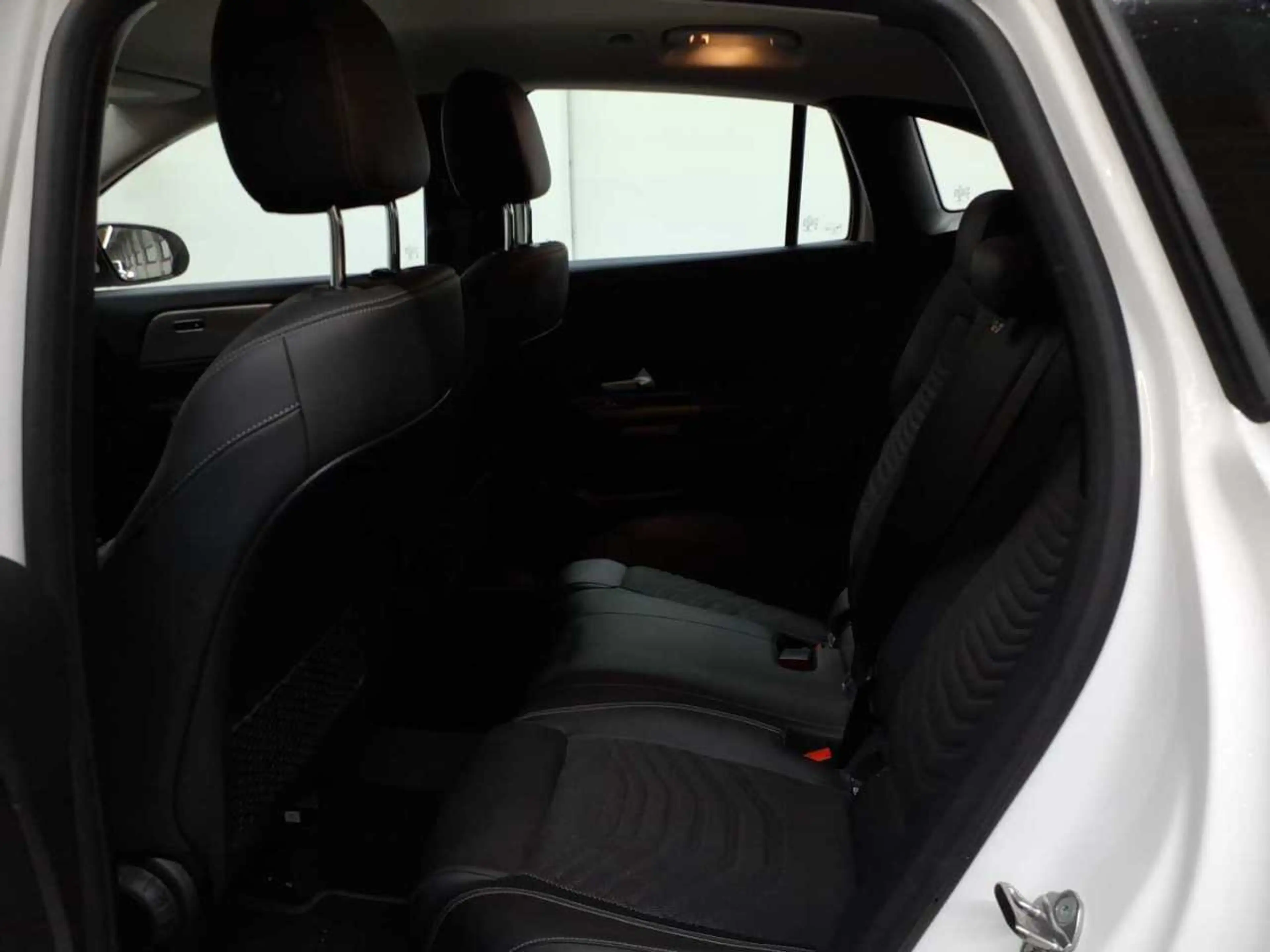 Mercedes-Benz GLA 200 GLA 200 d 8G-BusiP LED MBUXP KAM SHZ — photo 13