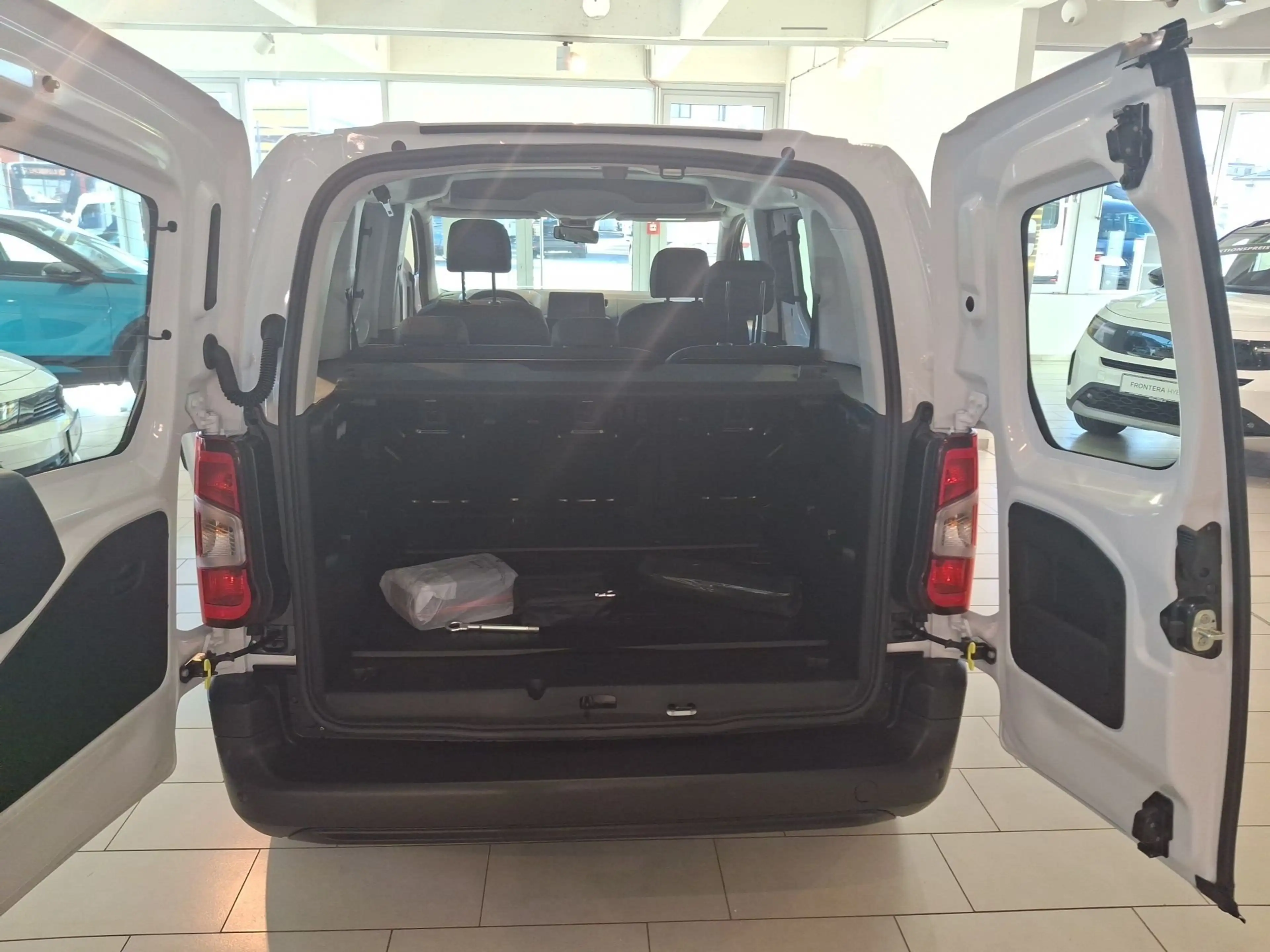 Toyota Proace City Verso L1 1.5 D4D 102 Combi — photo 15