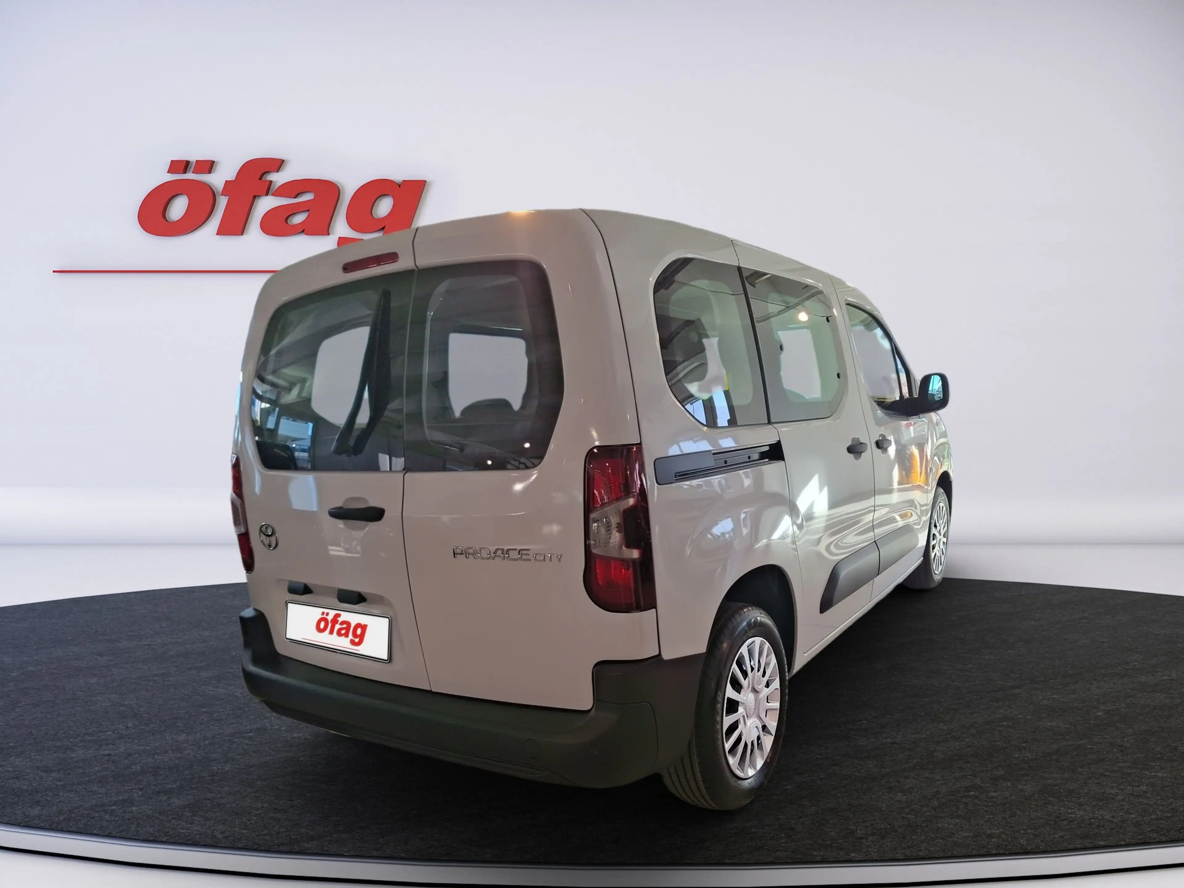 Toyota Proace City Verso L1 1.5 D4D 102 Combi — photo 5