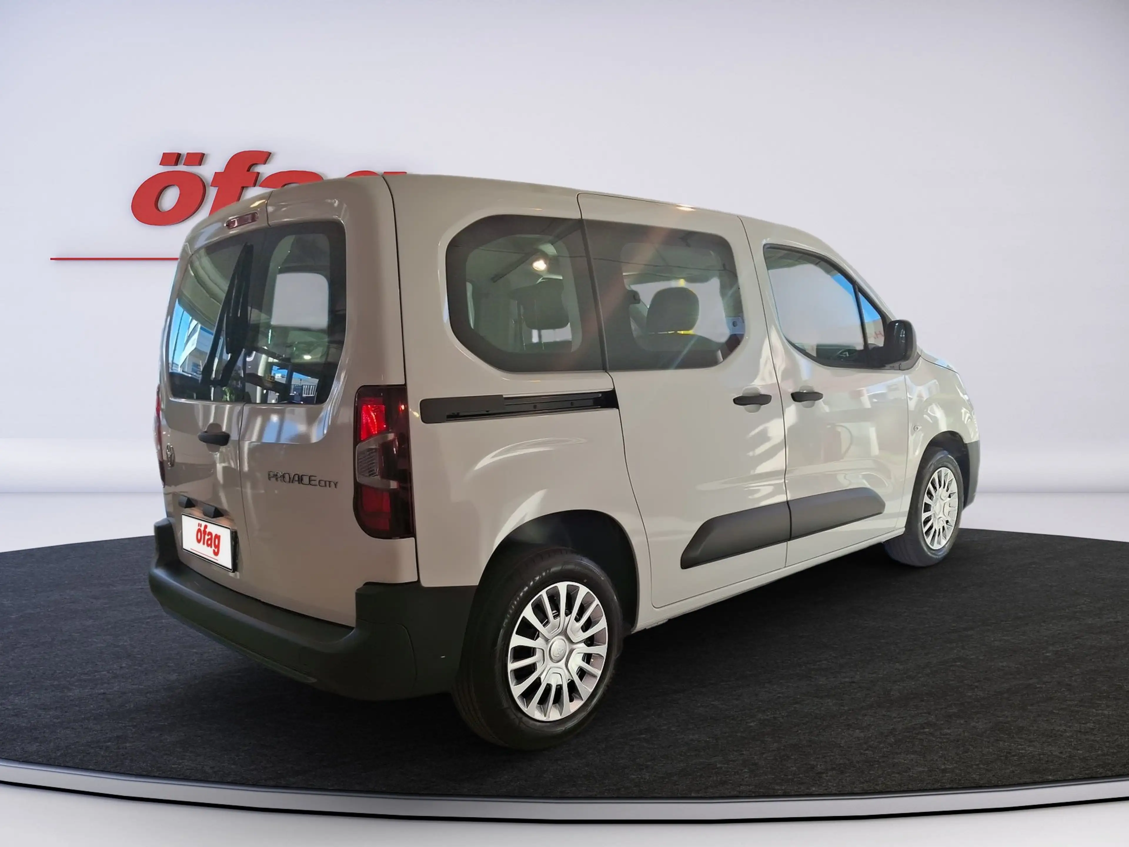 Toyota Proace City Verso L1 1.5 D4D 102 Combi — photo 6