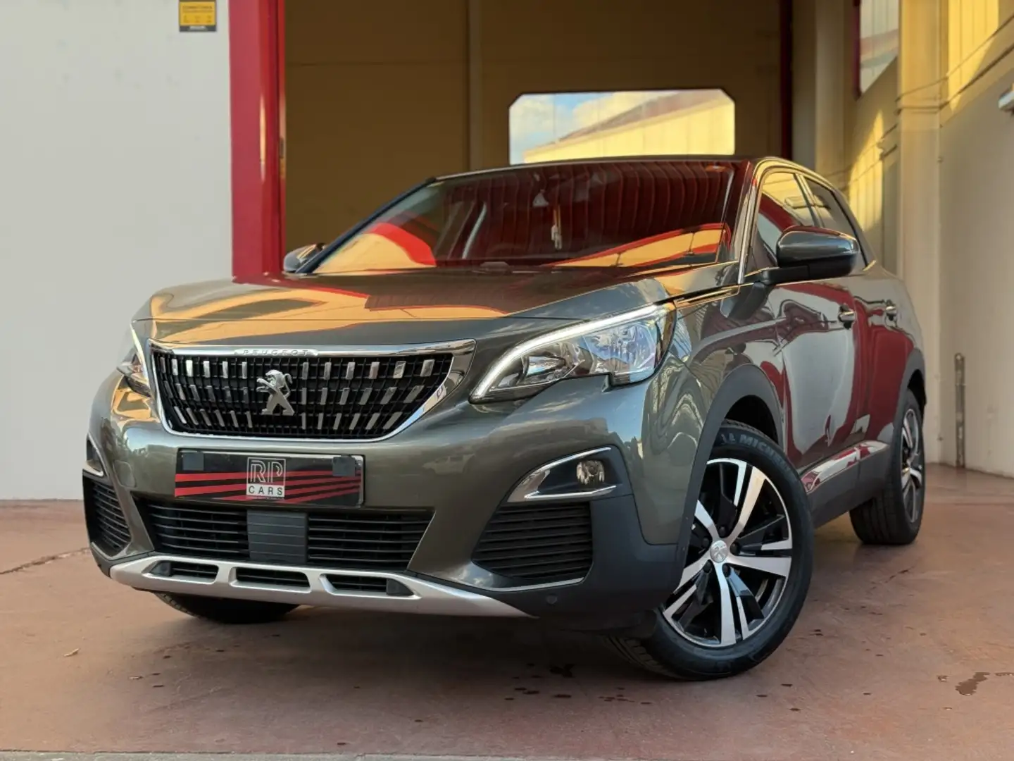 Peugeot 3008 1.2 S&S PureTech Active 130 Brun - 1