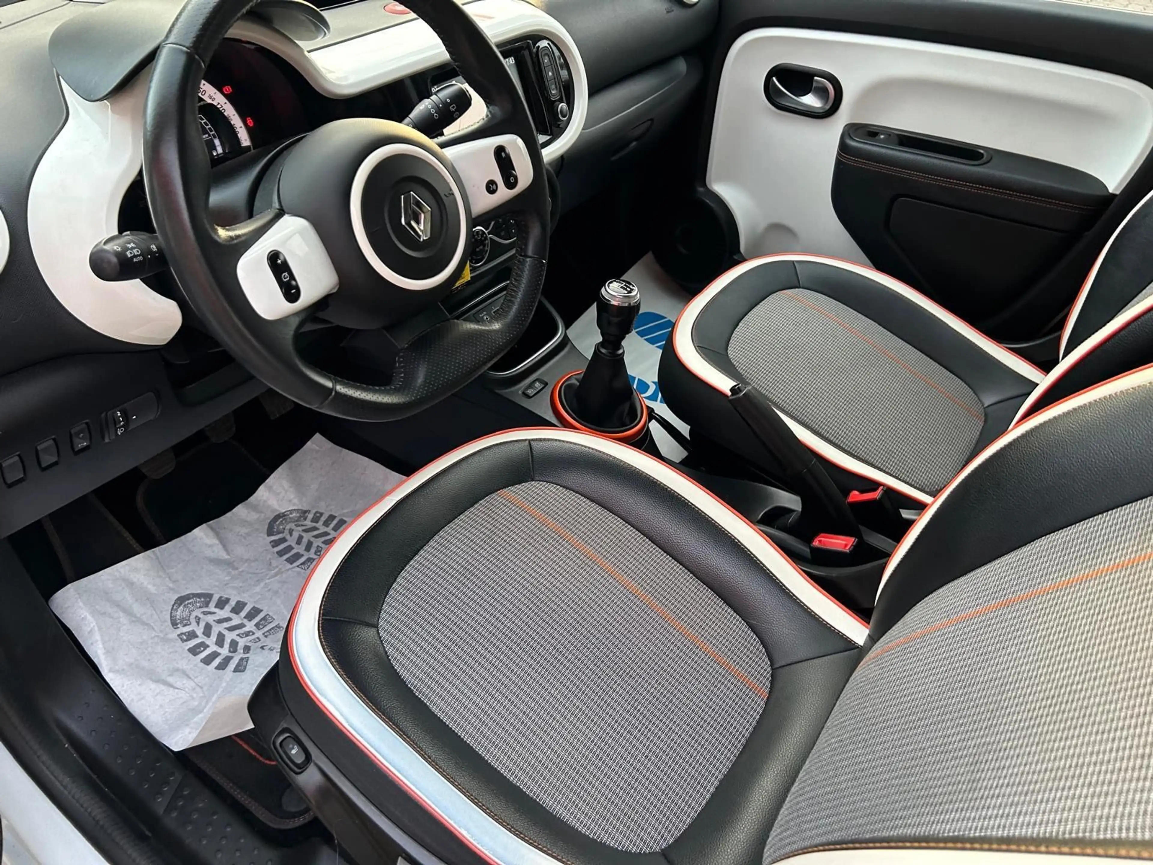 Renault Twingo Vibes/FALTDACH/NAVI/SHZ/TEMP/KAM/S+W — photo 10